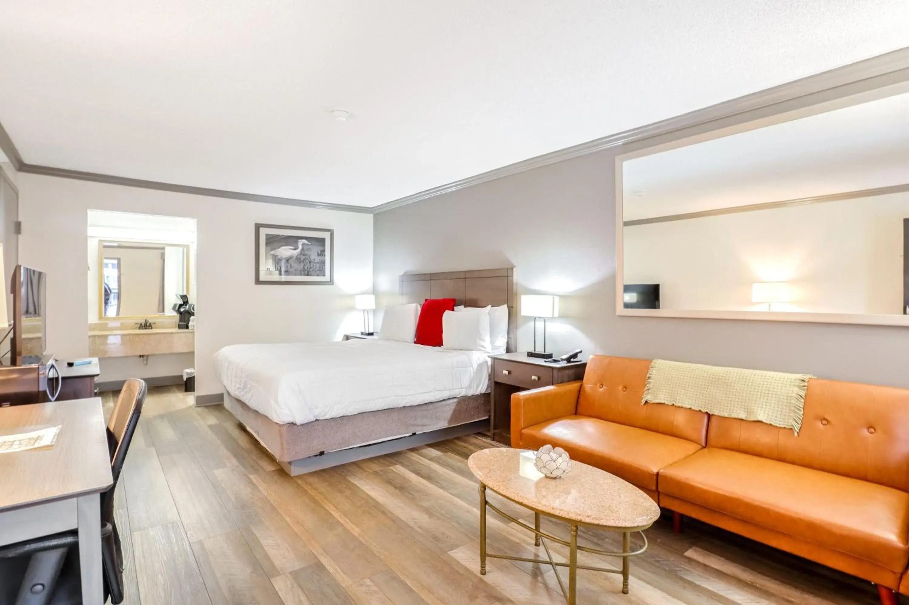 King Room with Pool View - Non-Smoking in The Guest Lodge Gainesville King Room with Pool View - Non-Smoking in The Guest Lodge Gainesville