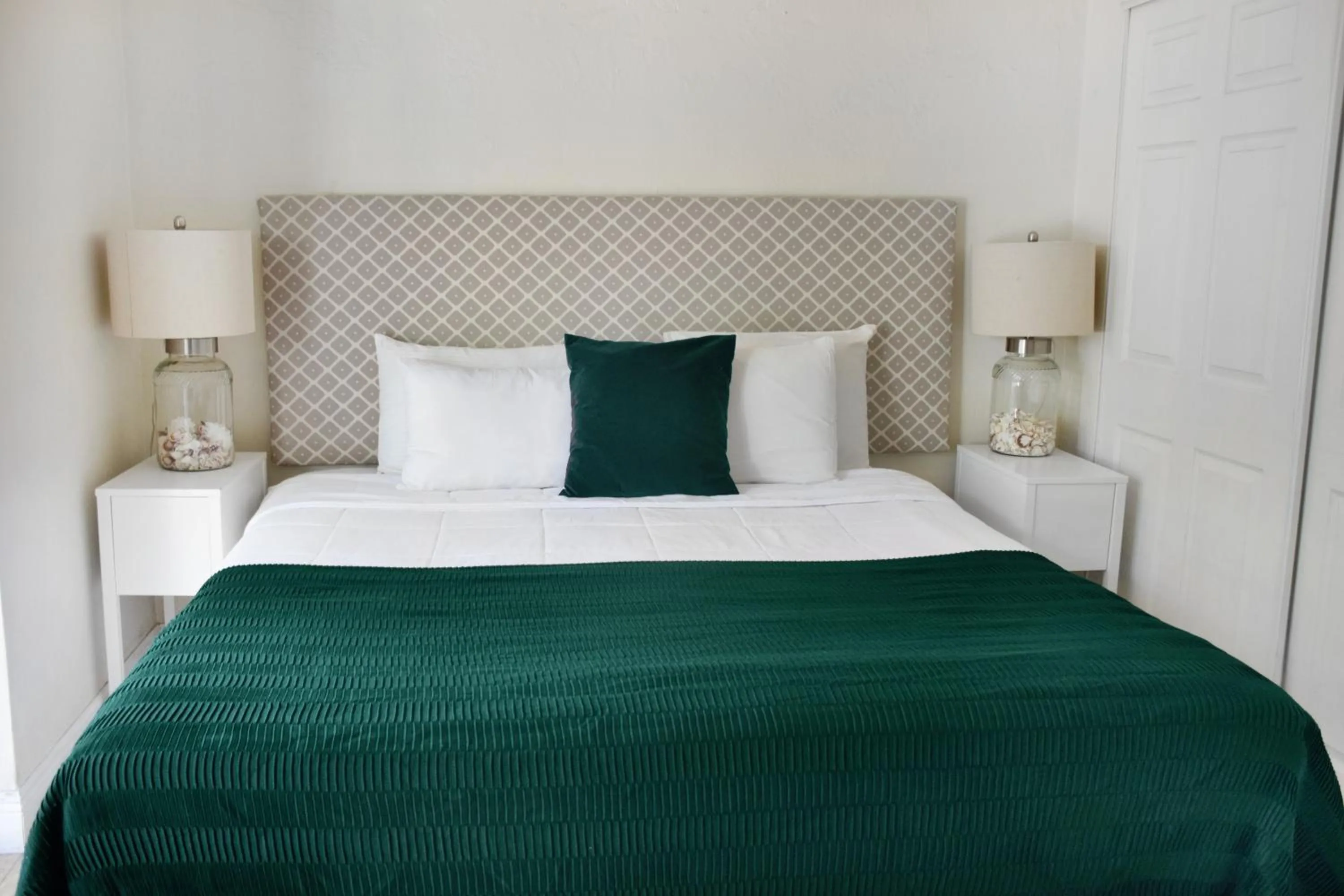 Patio, Bed in Coral Reef at Key Biscayne