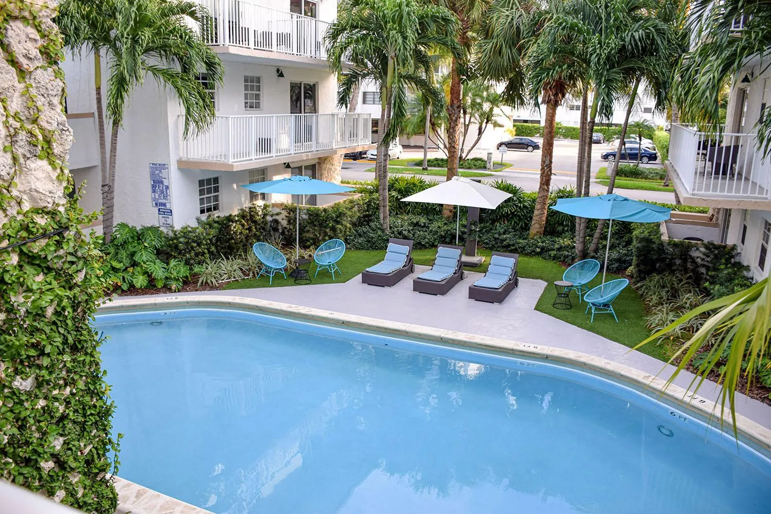 Swimming pool in Coral Reef at Key Biscayne