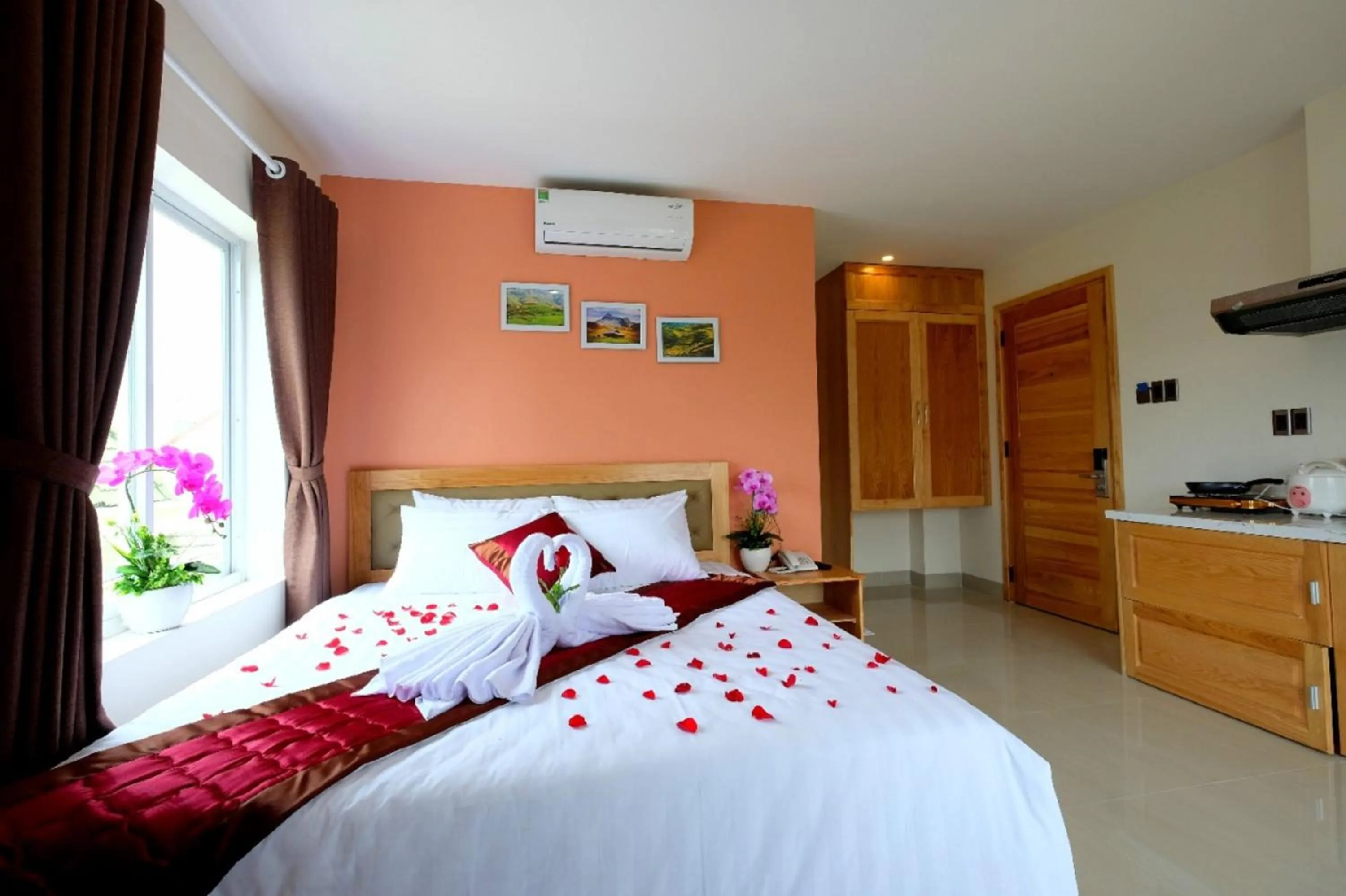 Bed in Marigold Hotel & Apartment