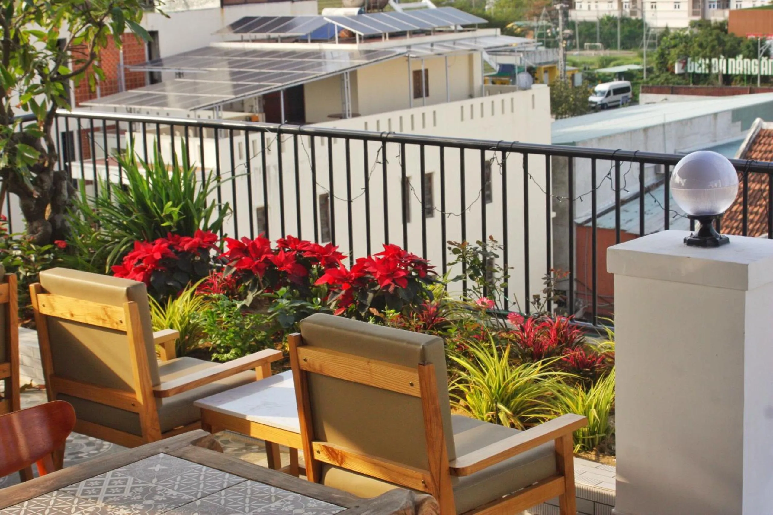 Restaurant/places to eat in Marigold Hotel & Apartment