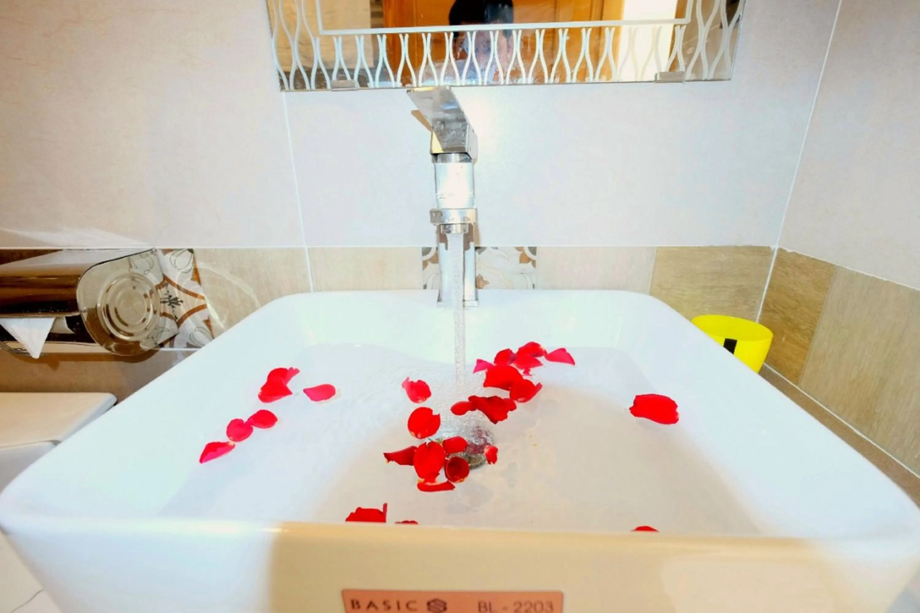 Bathroom in Marigold Hotel & Apartment