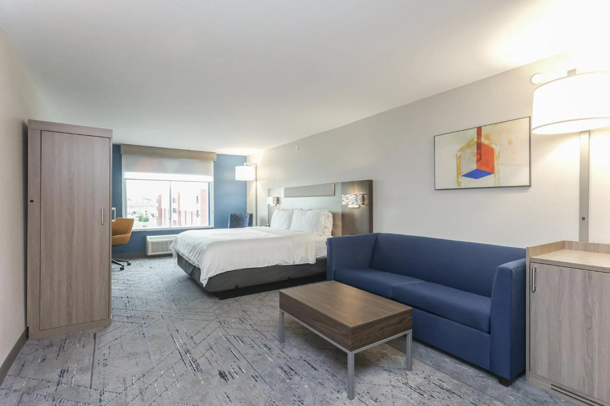 Photo of the whole room, Bed in Holiday Inn Express Tulsa South Bixby by IHG