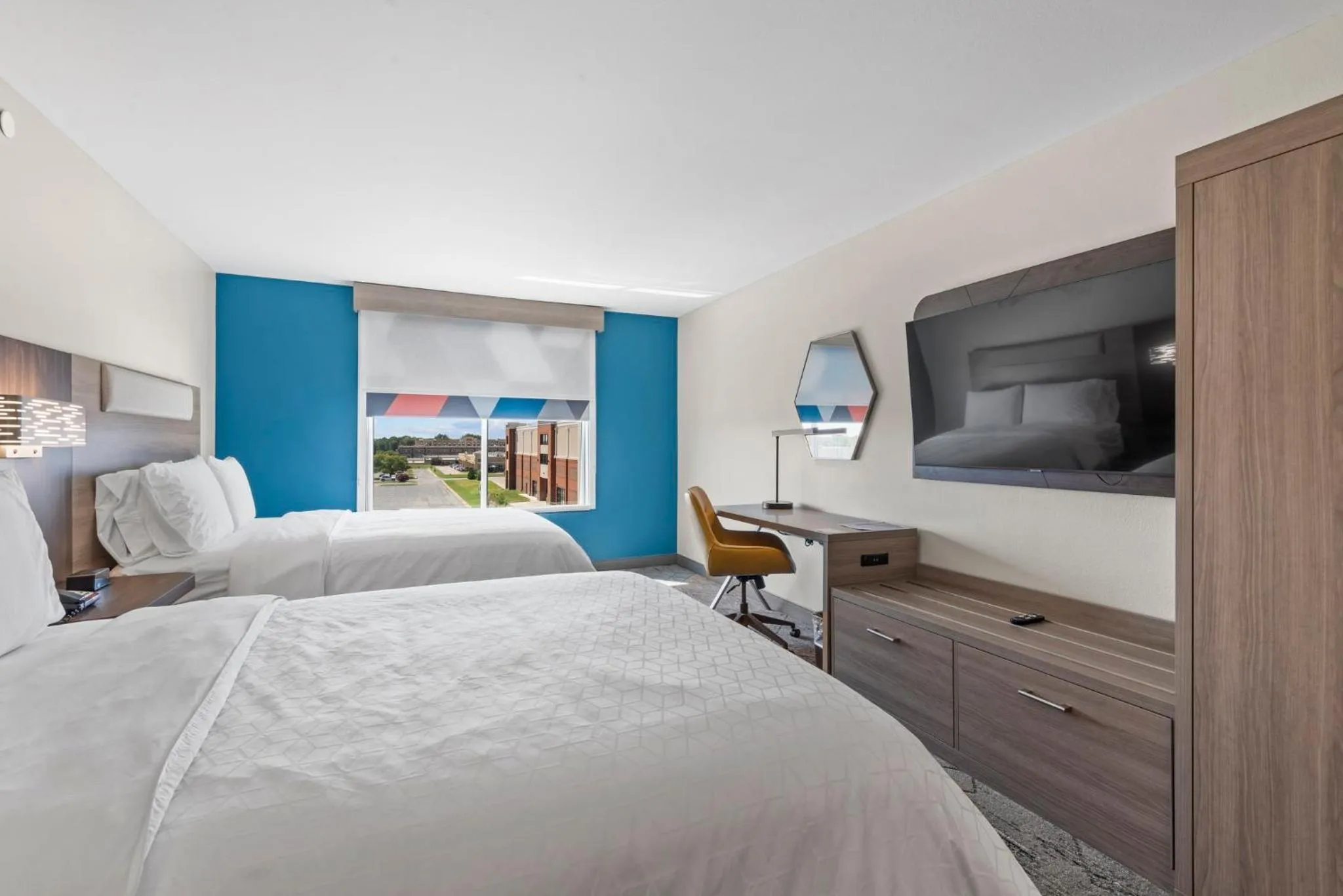 Photo of the whole room, Bed in Holiday Inn Express Tulsa South Bixby by IHG