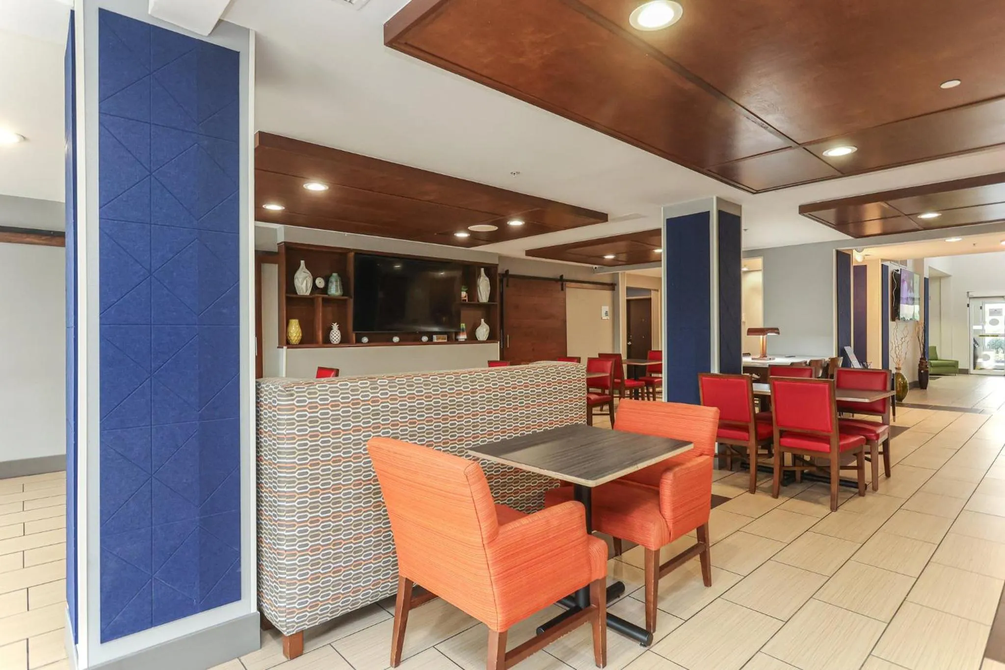 Restaurant/places to eat in Holiday Inn Express Tulsa South Bixby by IHG