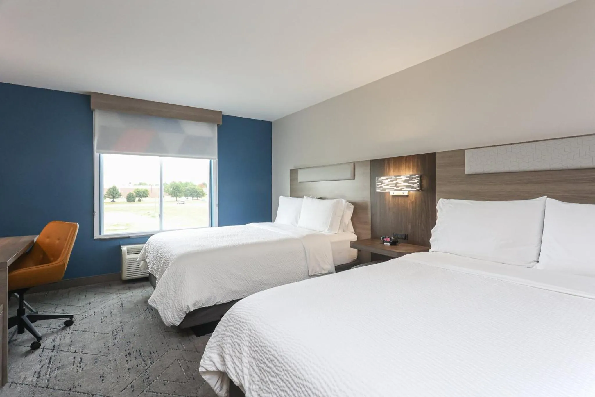 Photo of the whole room, Bed in Holiday Inn Express Tulsa South Bixby by IHG