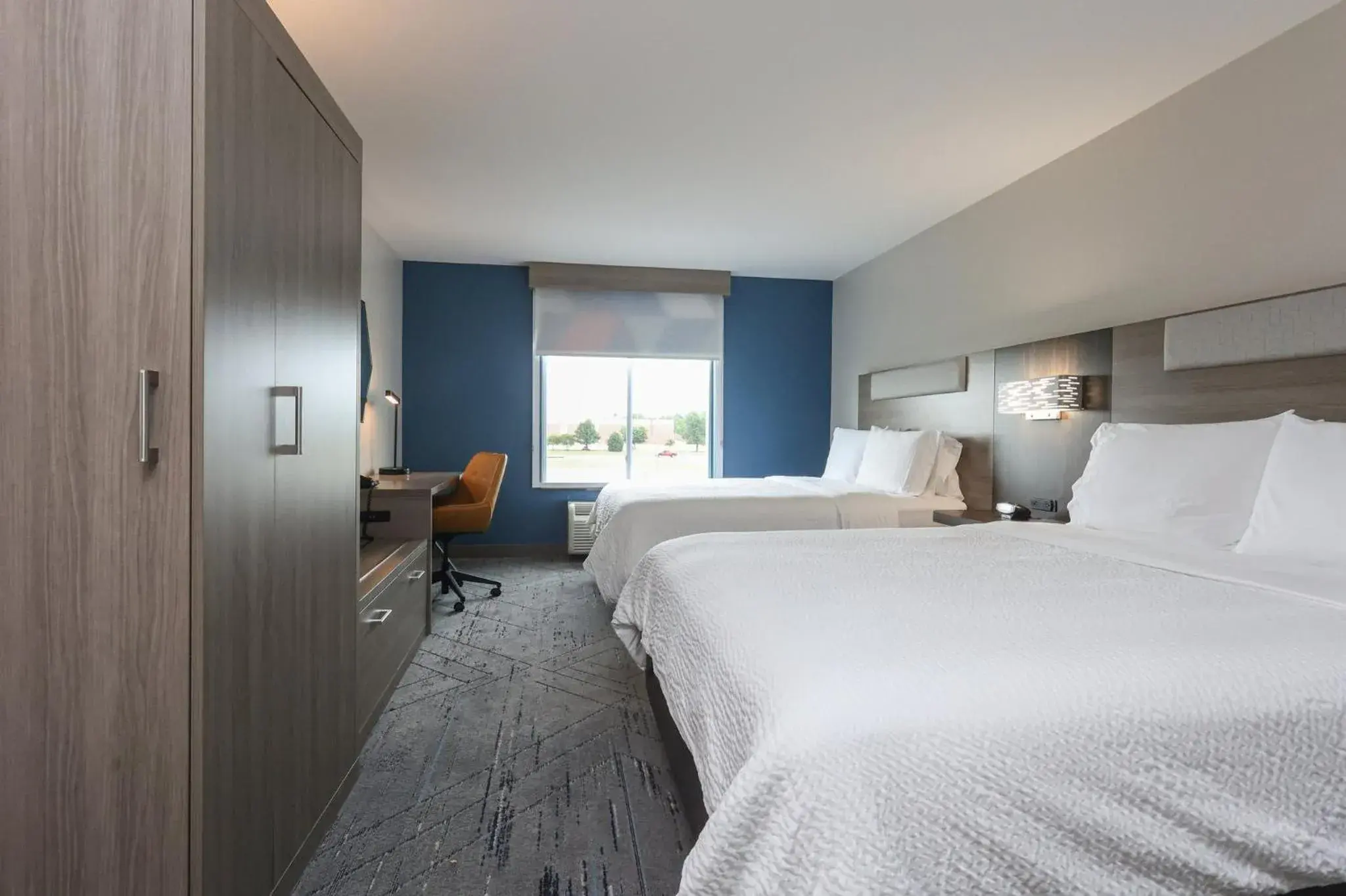 Standard Queen Room with Two Queen Beds and Roll-In Shower - Mobility Access in Holiday Inn Express Tulsa South Bixby by IHG Standard Queen Room with Two Queen Beds and Roll-In Shower - Mobility Access in Holiday Inn Express Tulsa South Bixby by IHG