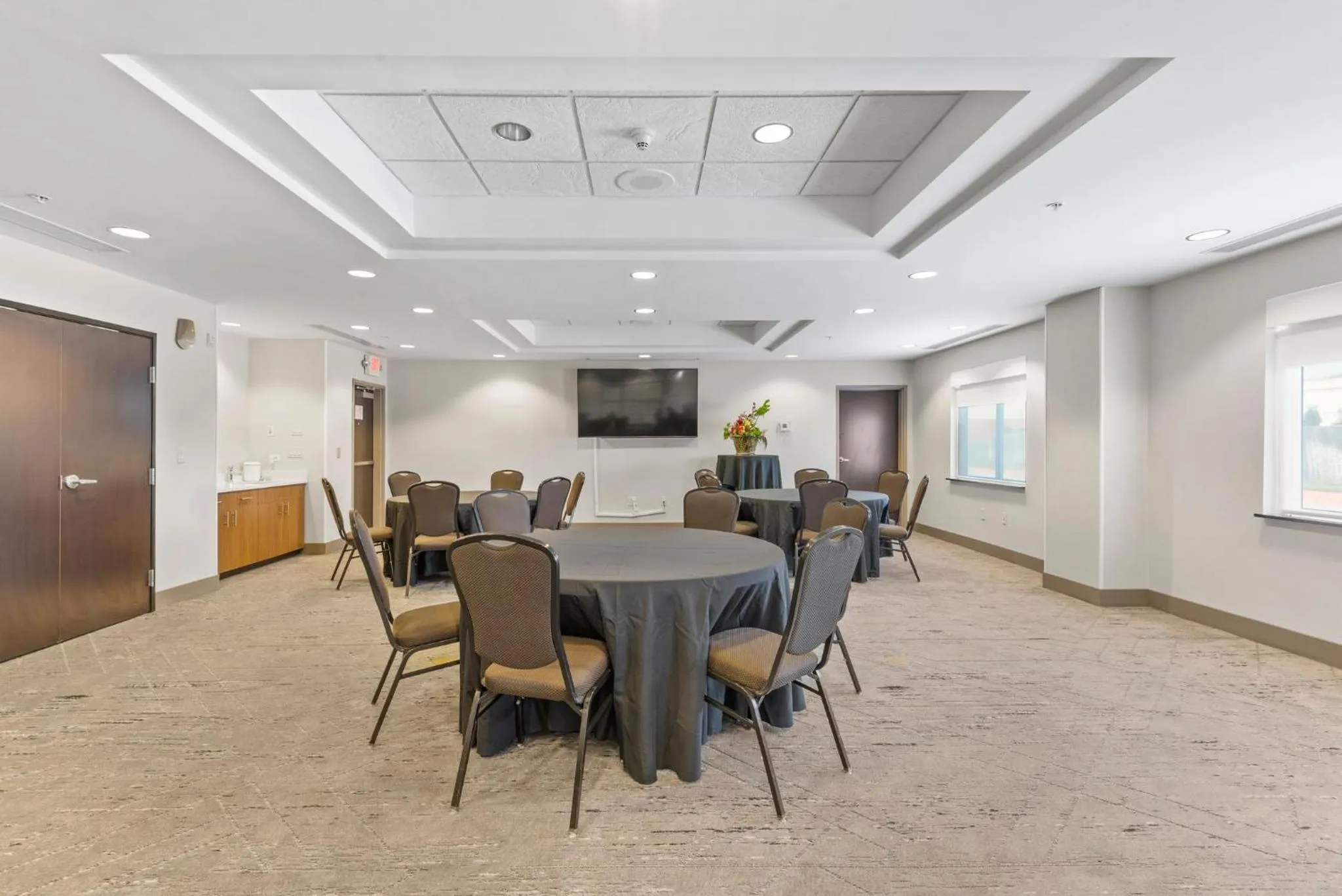 Meeting/conference room in Holiday Inn Express Tulsa South Bixby by IHG