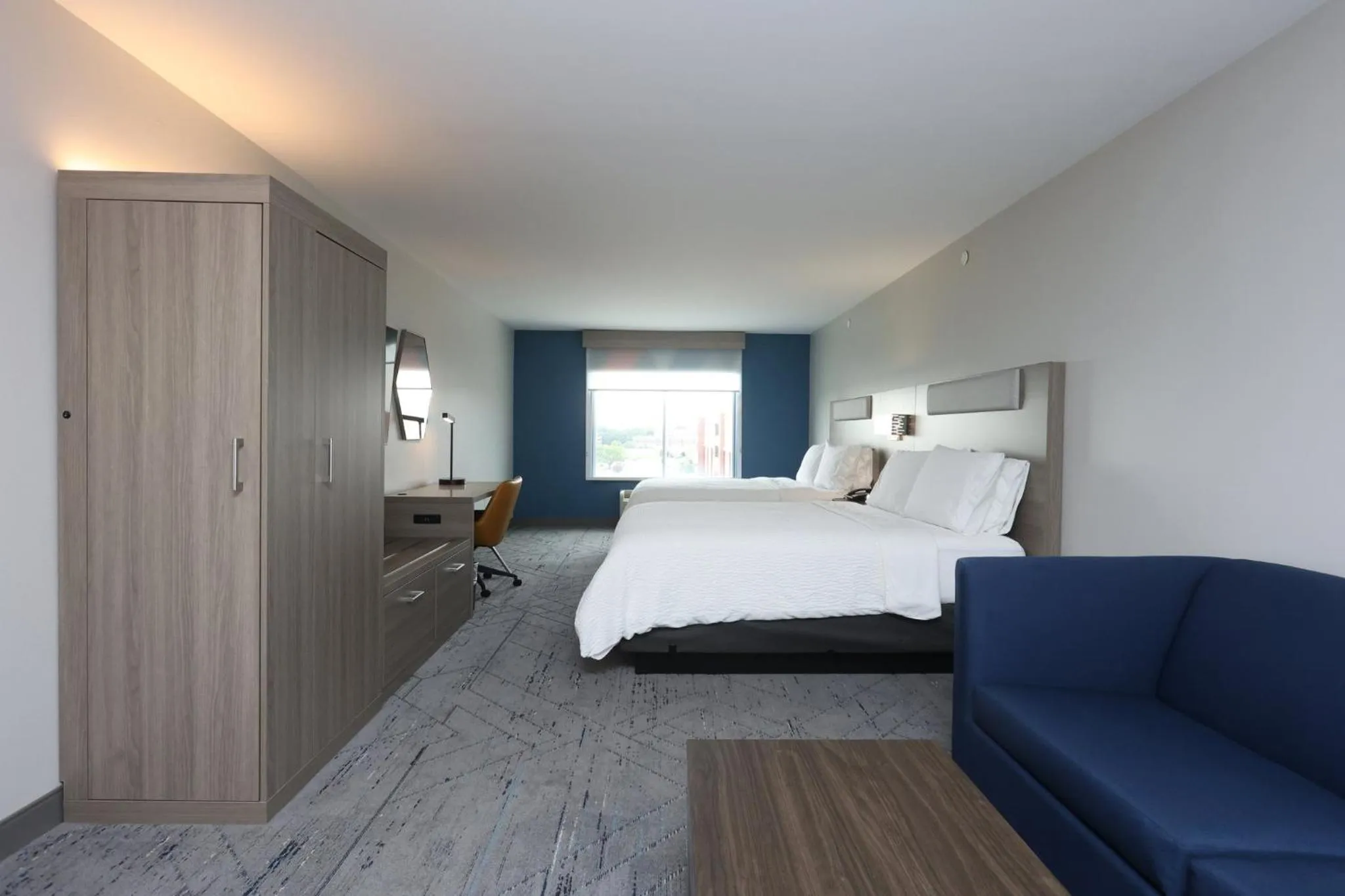 Photo of the whole room, Bed in Holiday Inn Express Tulsa South Bixby by IHG