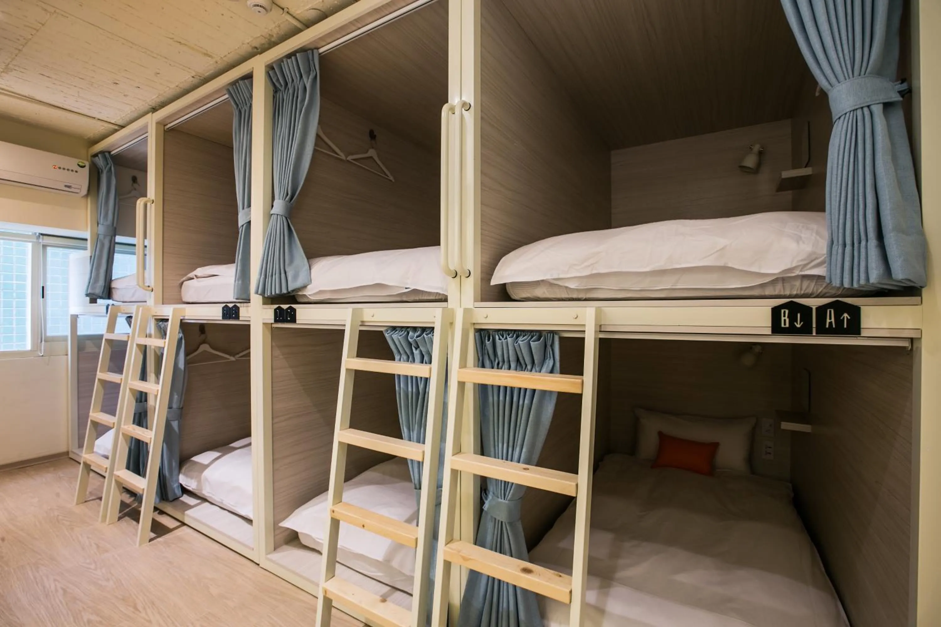 bunk bed, Bed in Stray Birds Taichung Hostel