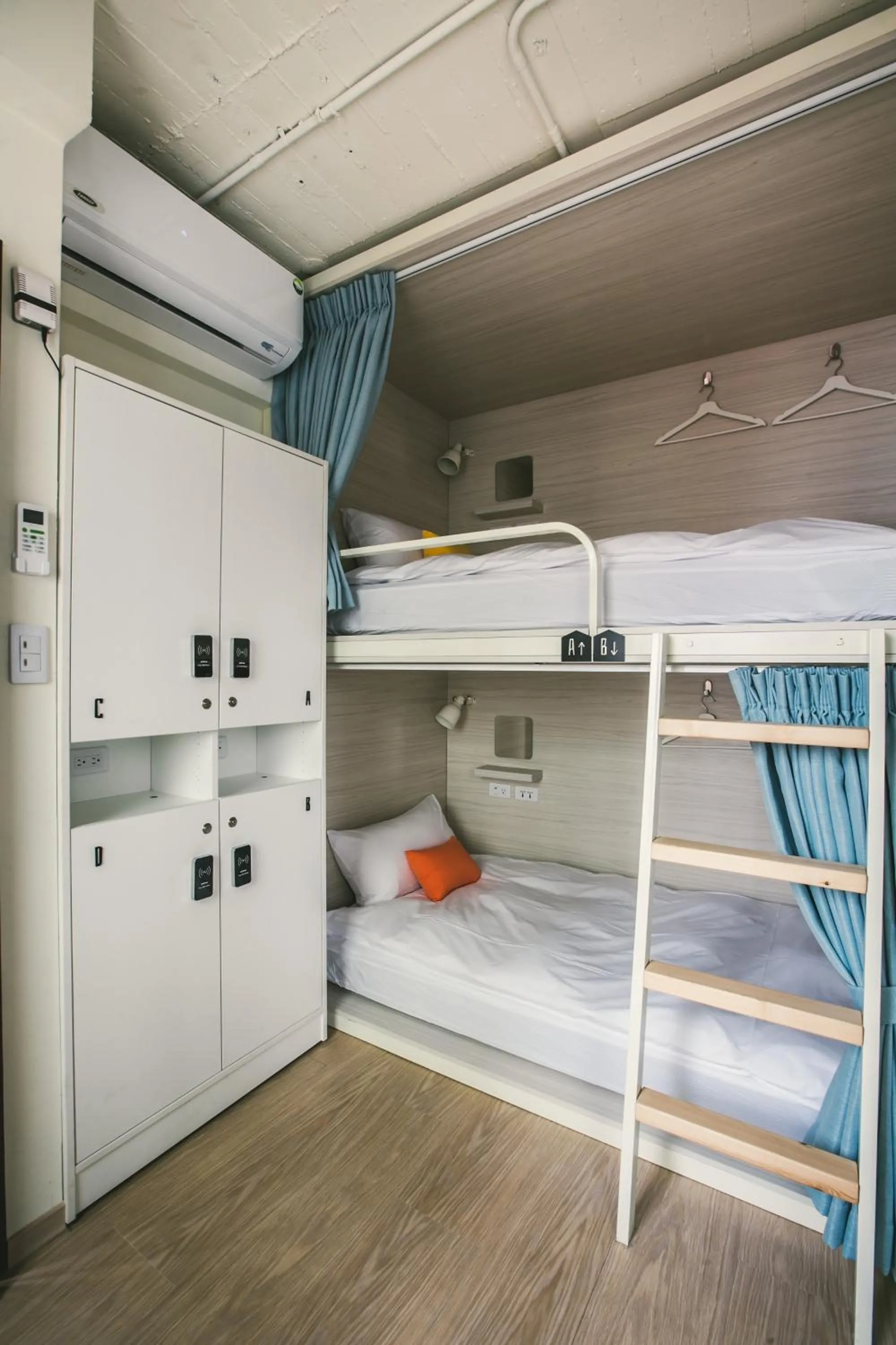 bunk bed, Bed in Stray Birds Taichung Hostel