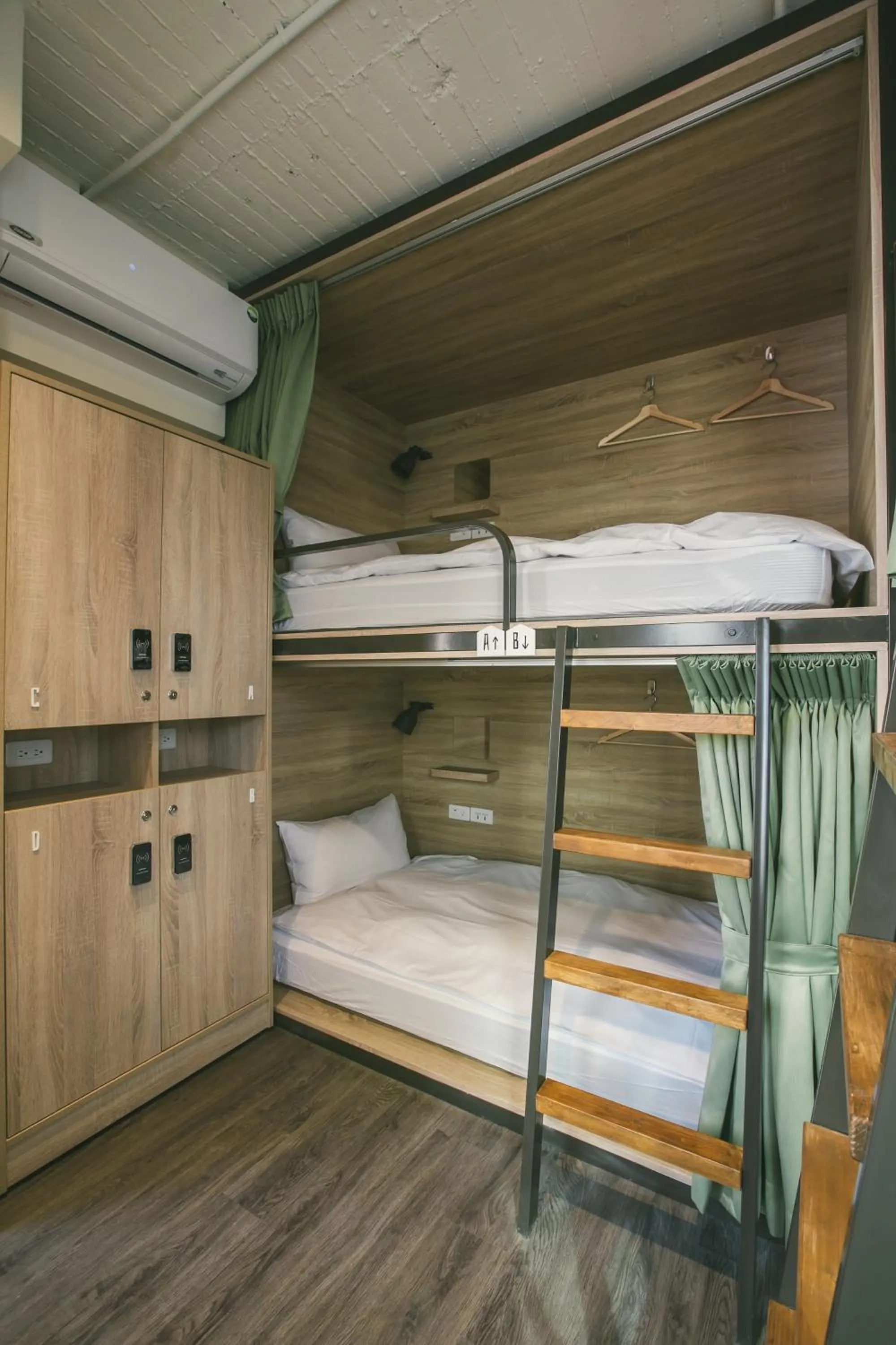 bunk bed, Bed in Stray Birds Taichung Hostel