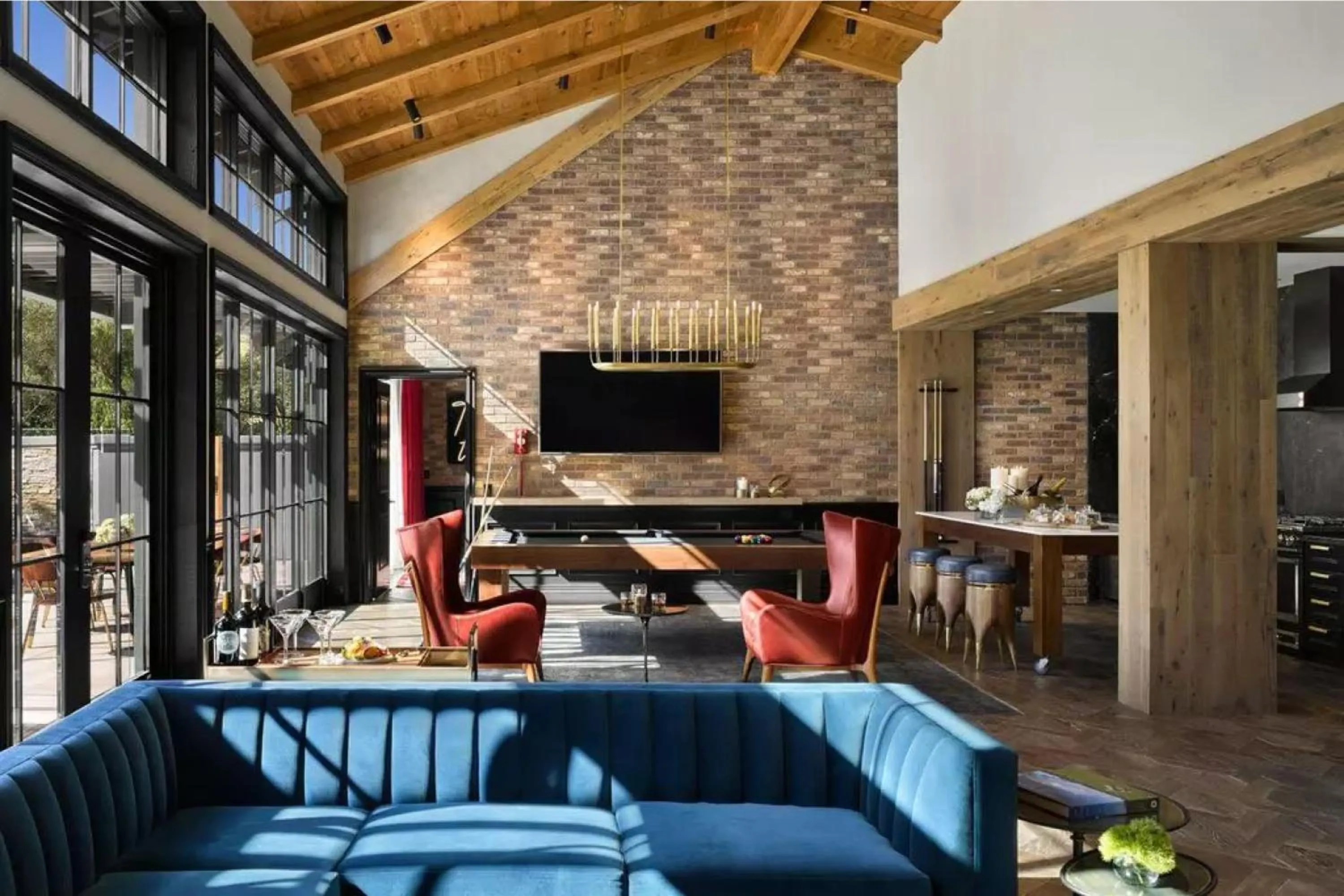 Communal lounge/ TV room in The Estate Yountville