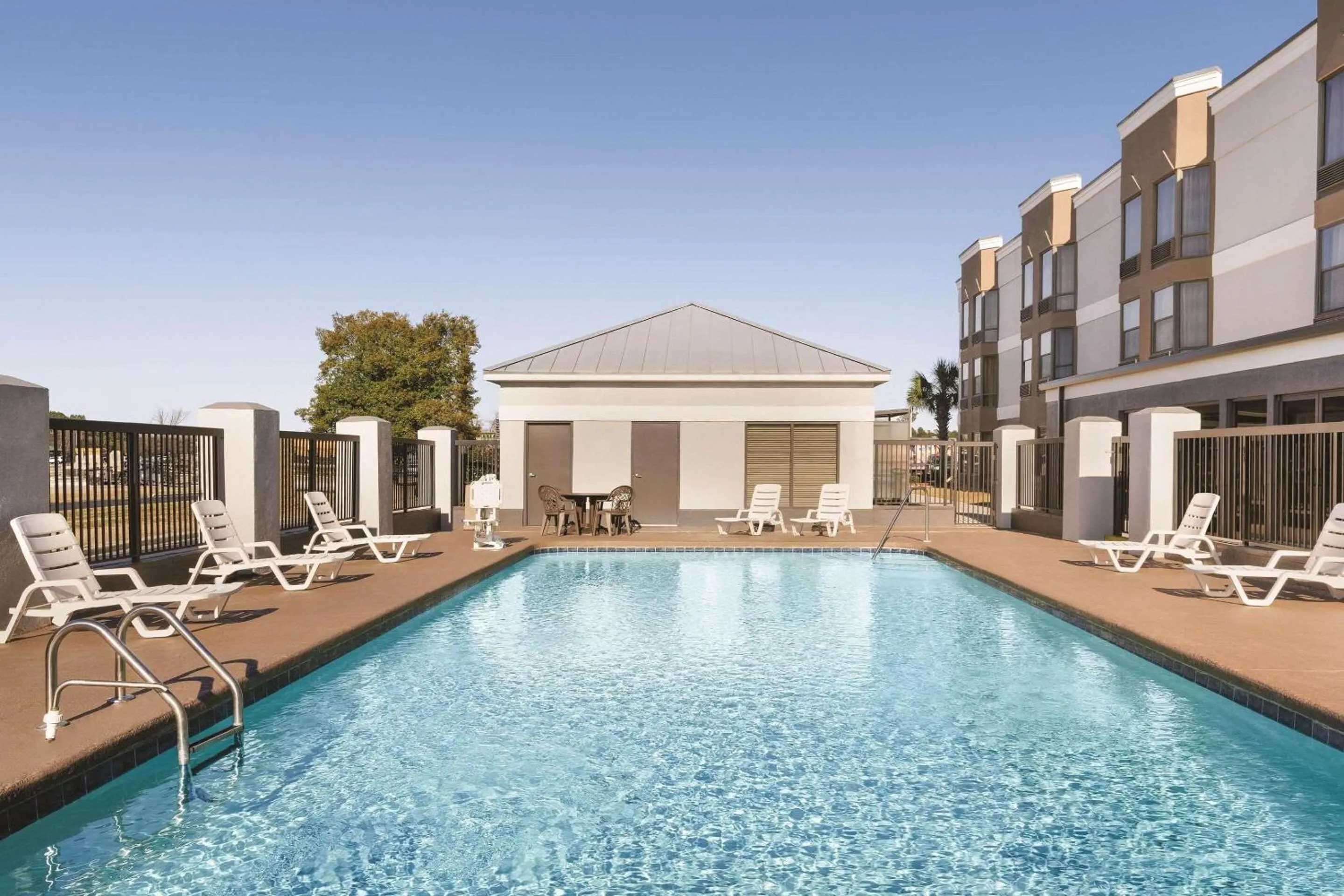 Swimming pool in Country Inn & Suites by Radisson, Florence, SC