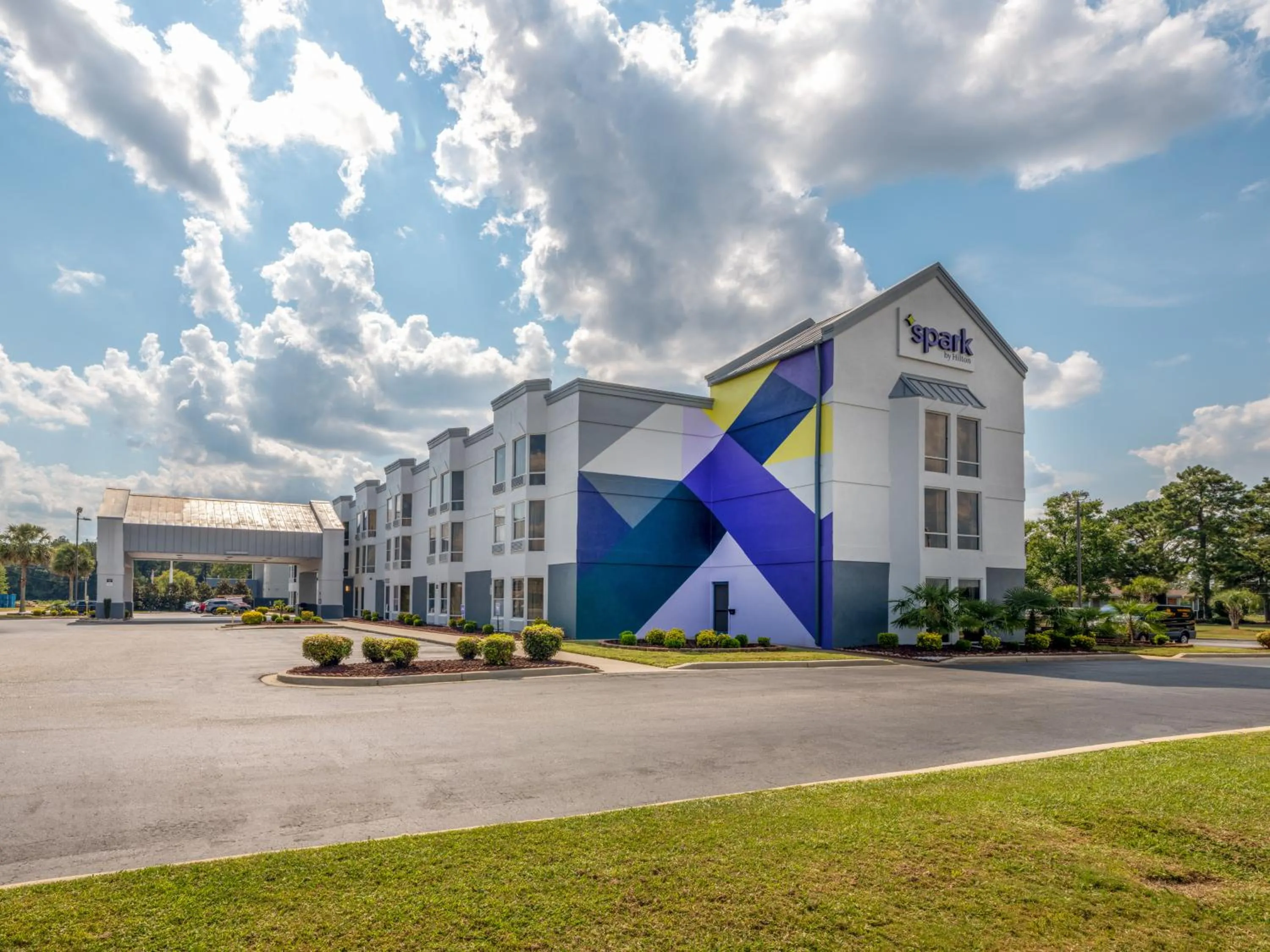 Property building in Spark By Hilton Florence North I-95, Sc