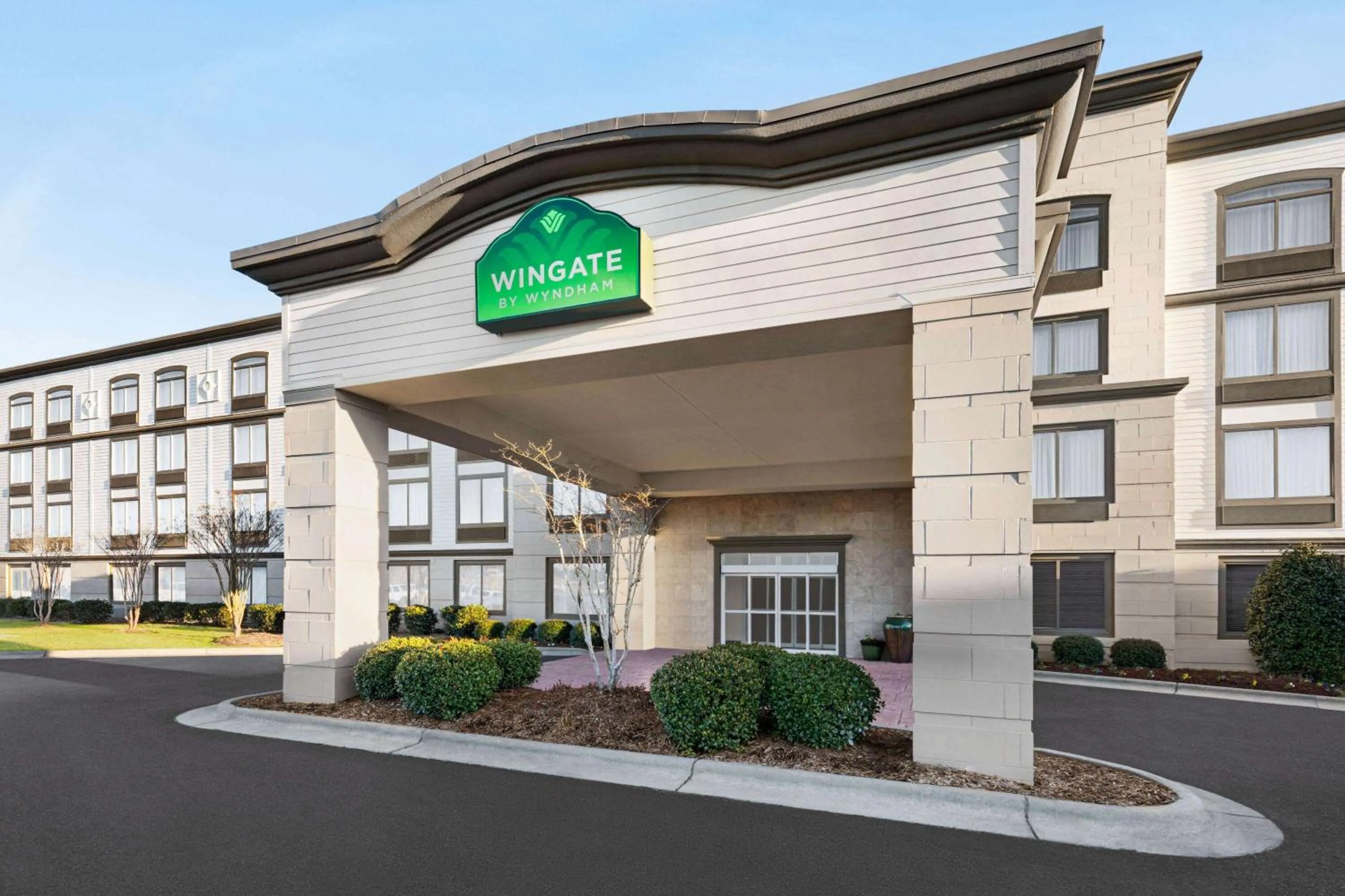 Property building in Wingate By Wyndham Southport