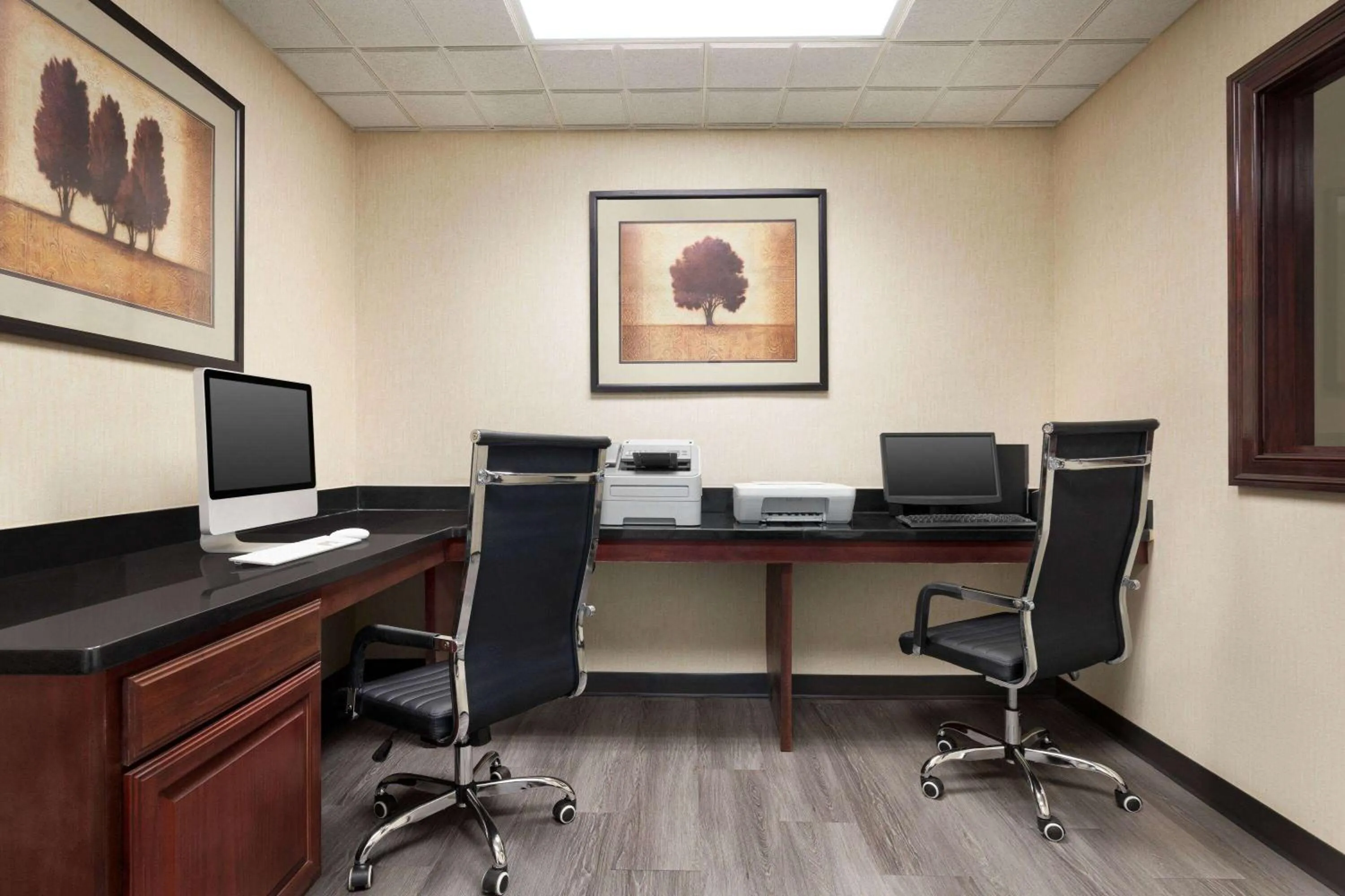 Business facilities in Wingate By Wyndham Southport