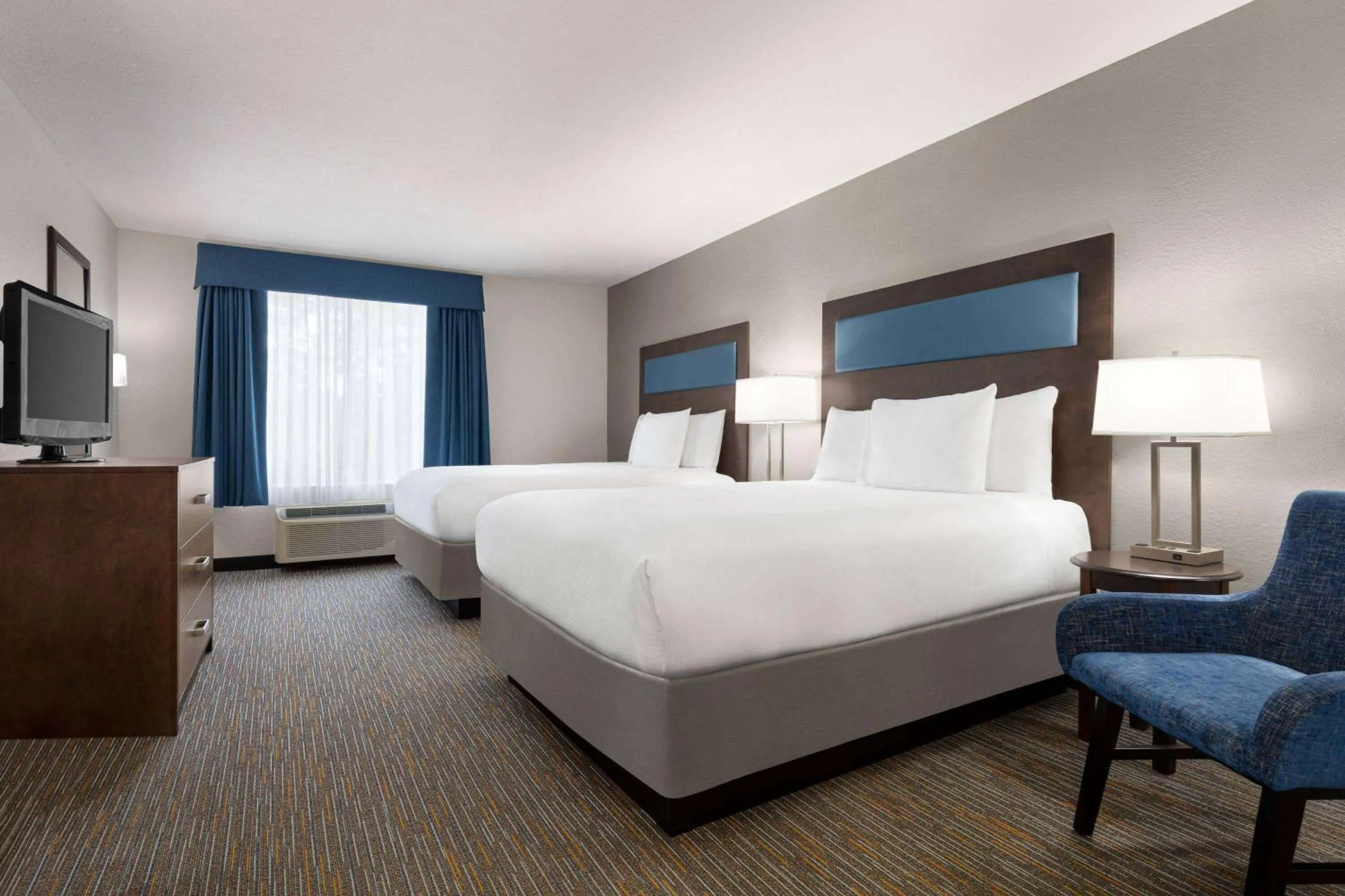 Photo of the whole room, Bed in Wingate By Wyndham Southport