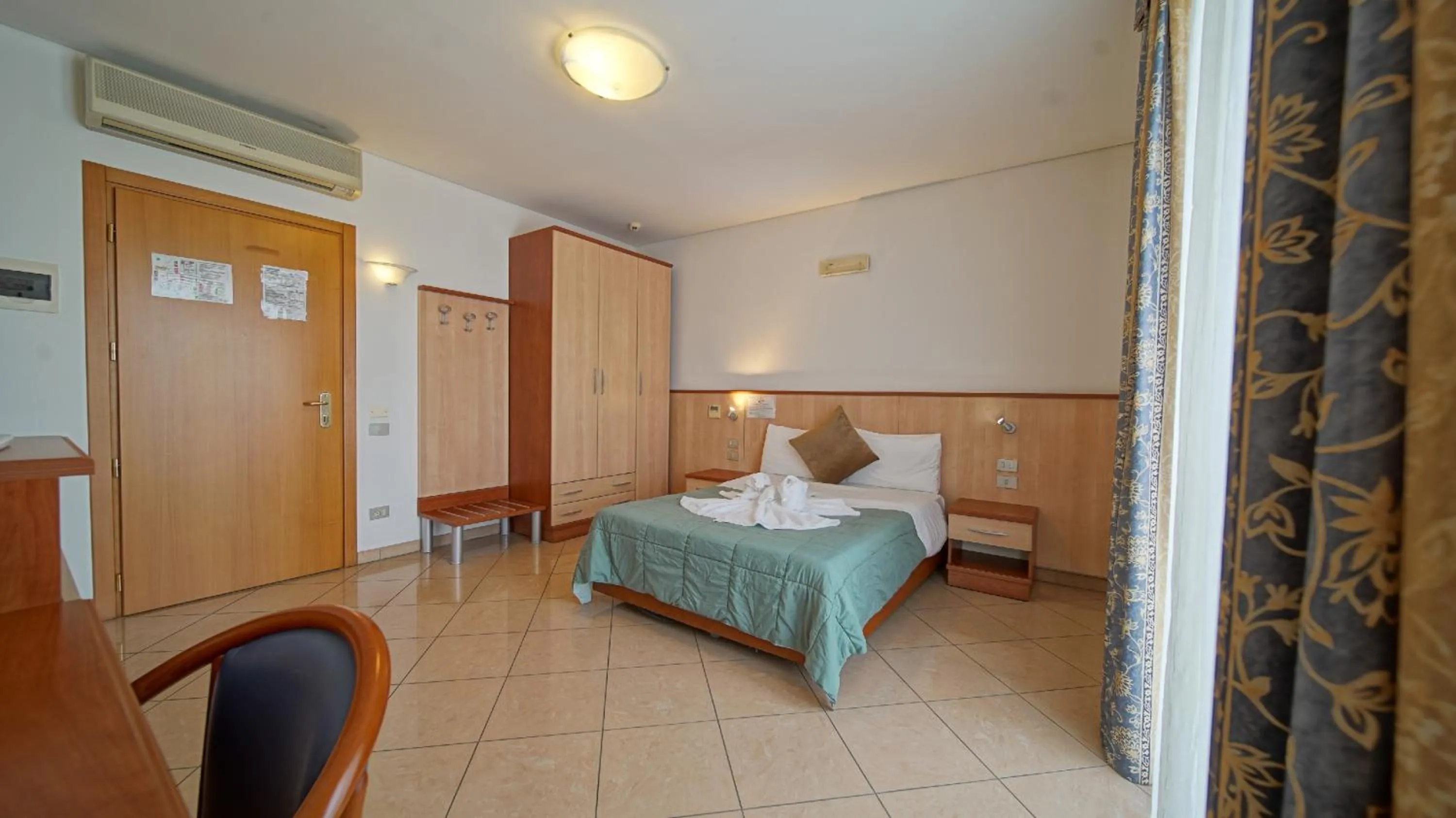 Bedroom, Bed in Hotel Nuovo Sole HNS