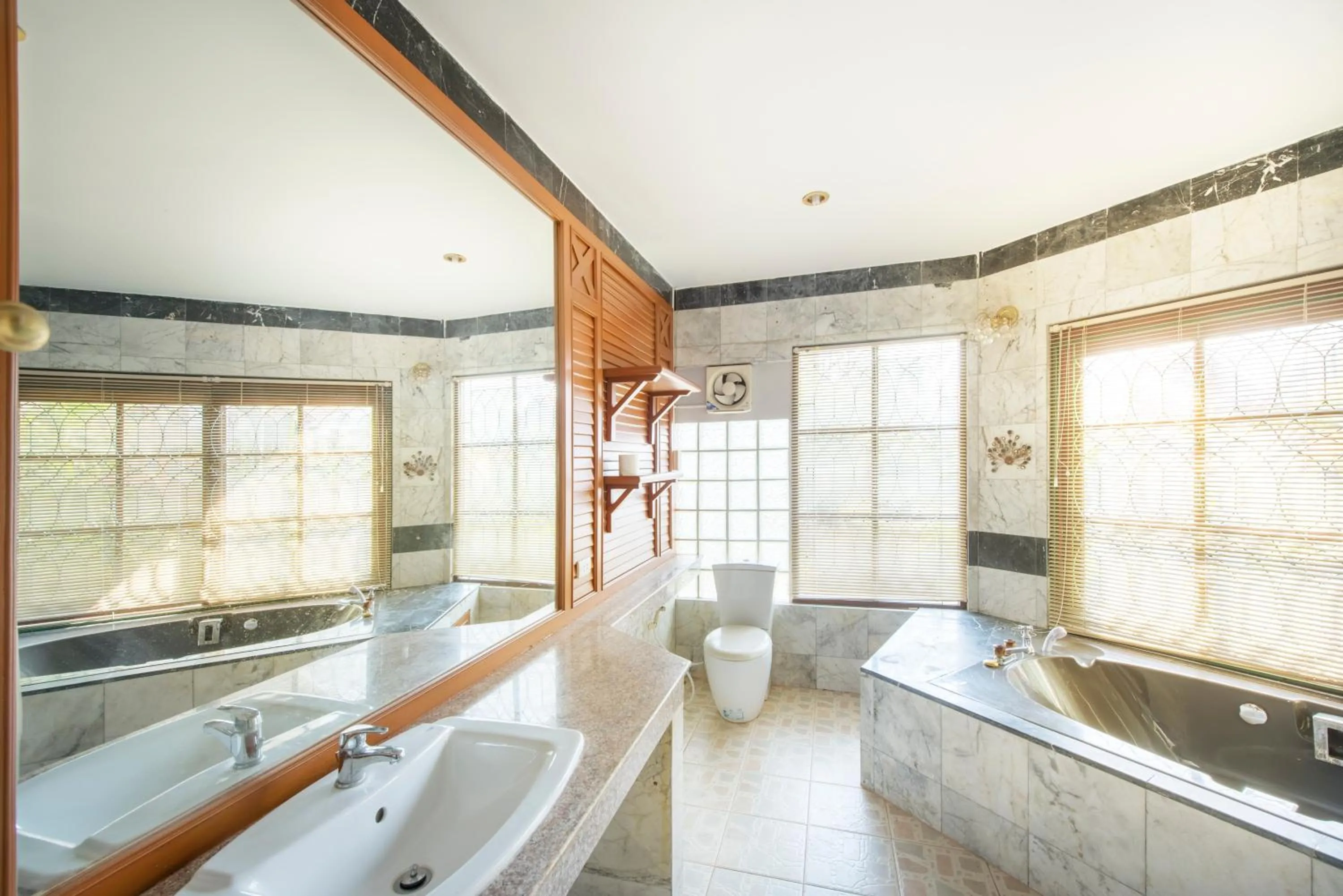 Bathroom in Ivy Cottage by Qiu