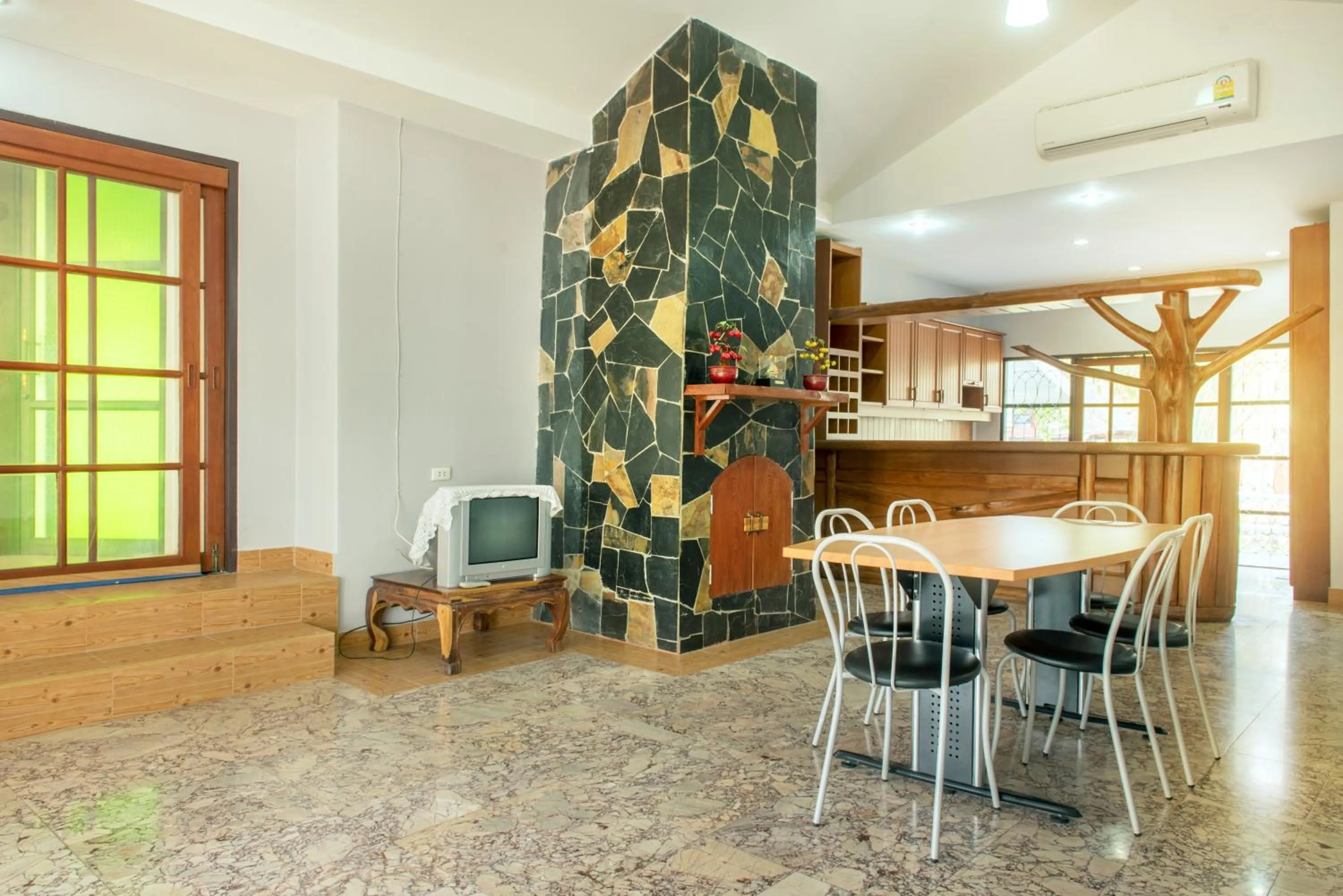 Living room in Ivy Cottage by Qiu