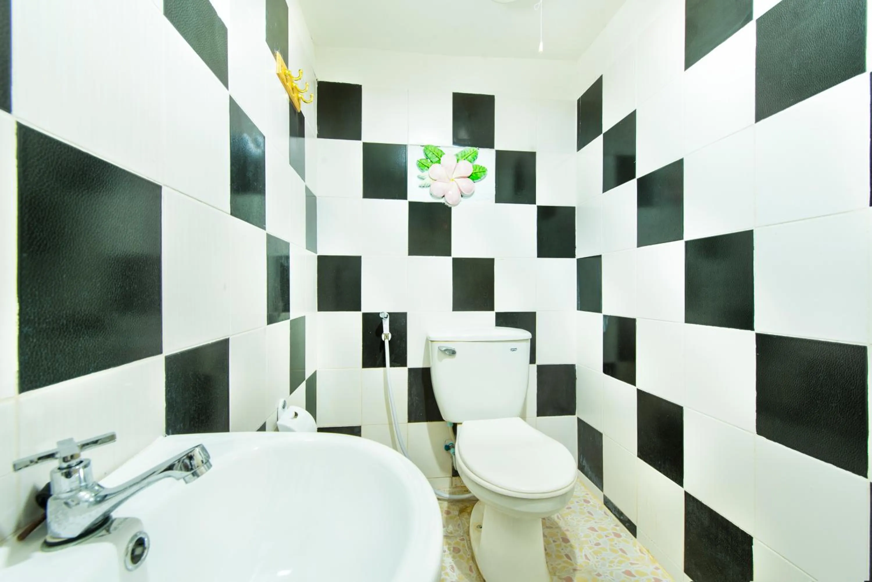 Bathroom in Ivy Cottage by Qiu