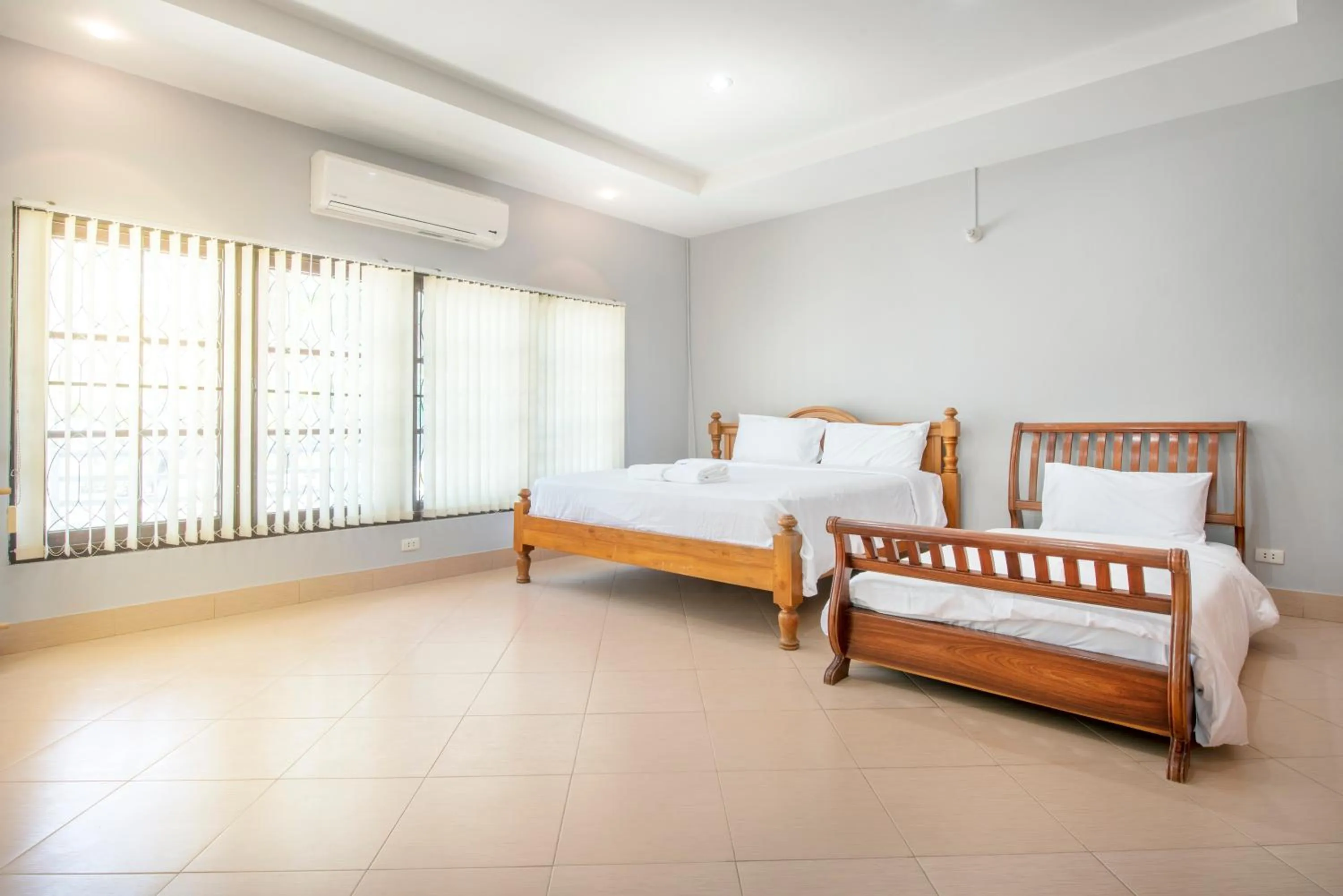 Bedroom, Bed in Ivy Cottage by Qiu