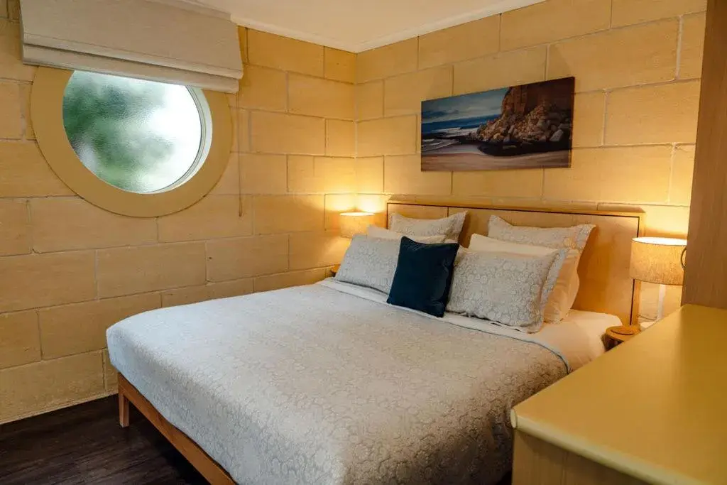 King Suite with Corner Bath in Portside Motel King Suite with Corner Bath in Portside Motel