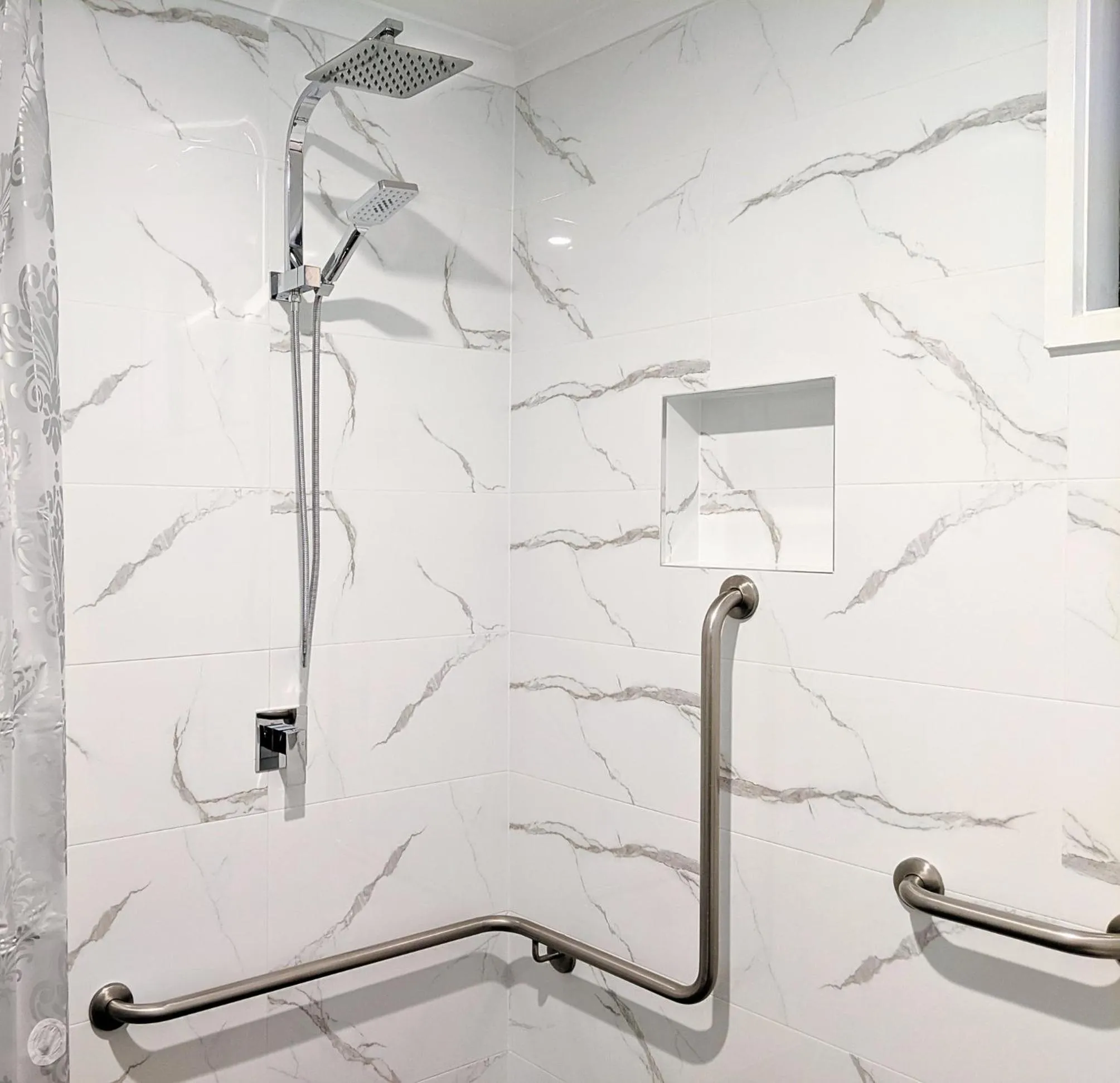 Bathroom in Seaview Motel & Apartments