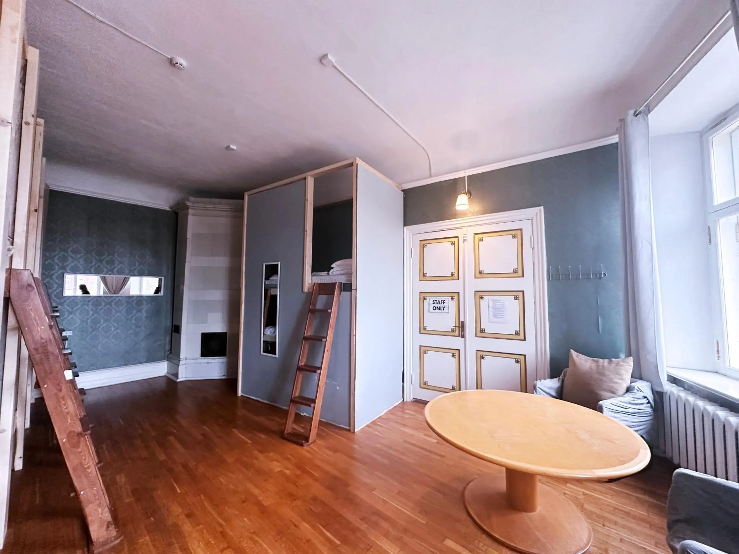 Bed in 10-Bed Mixed Dormitory Room in Imaginary Hostel Bed in 10-Bed Mixed Dormitory Room in Imaginary Hostel