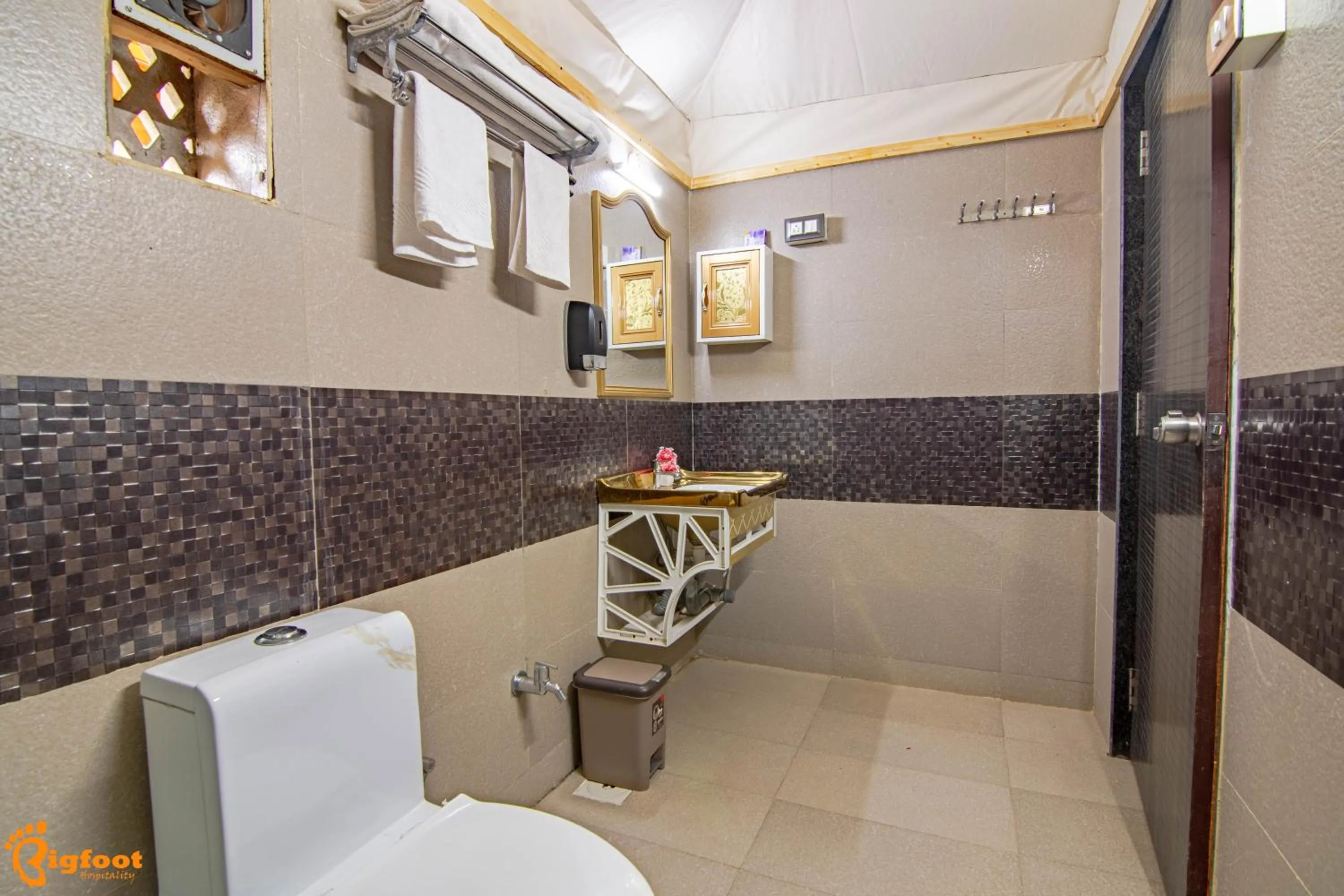 Bathroom in Natures Dreamland Holiday Homes, Igatpuri
