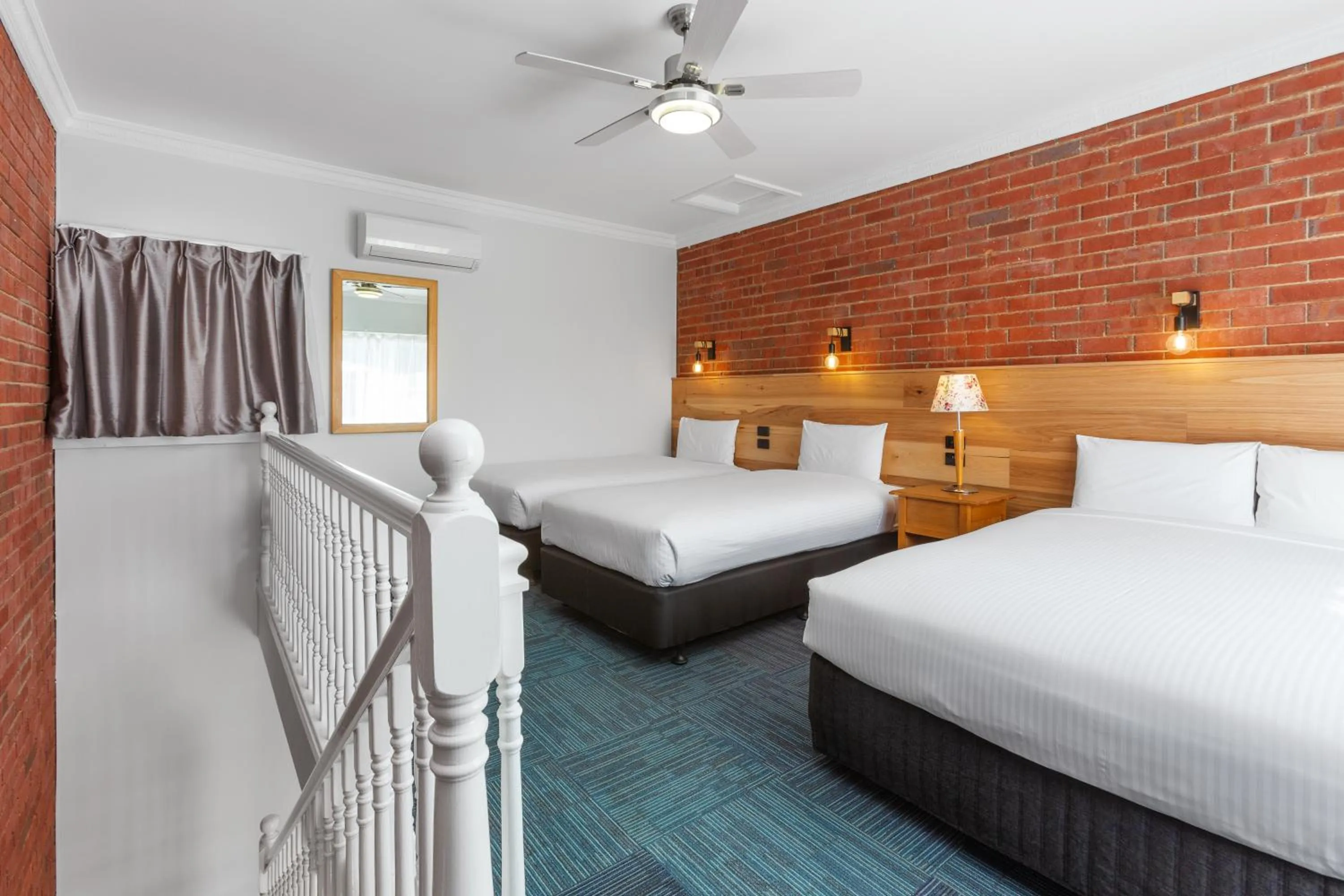 Bedroom, Bed in The International Motel Apollo Bay