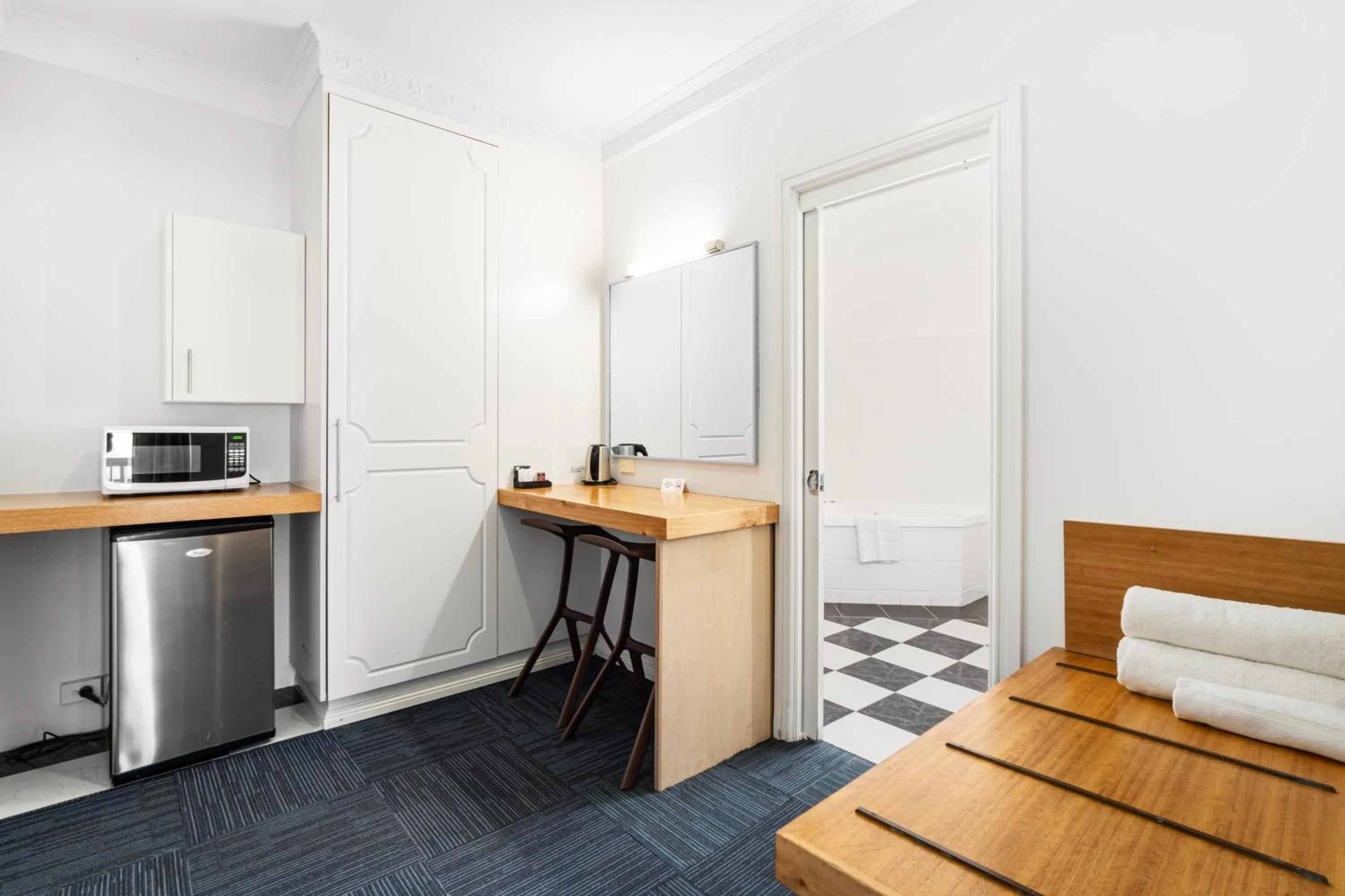 Kitchen or kitchenette in The International Motel Apollo Bay