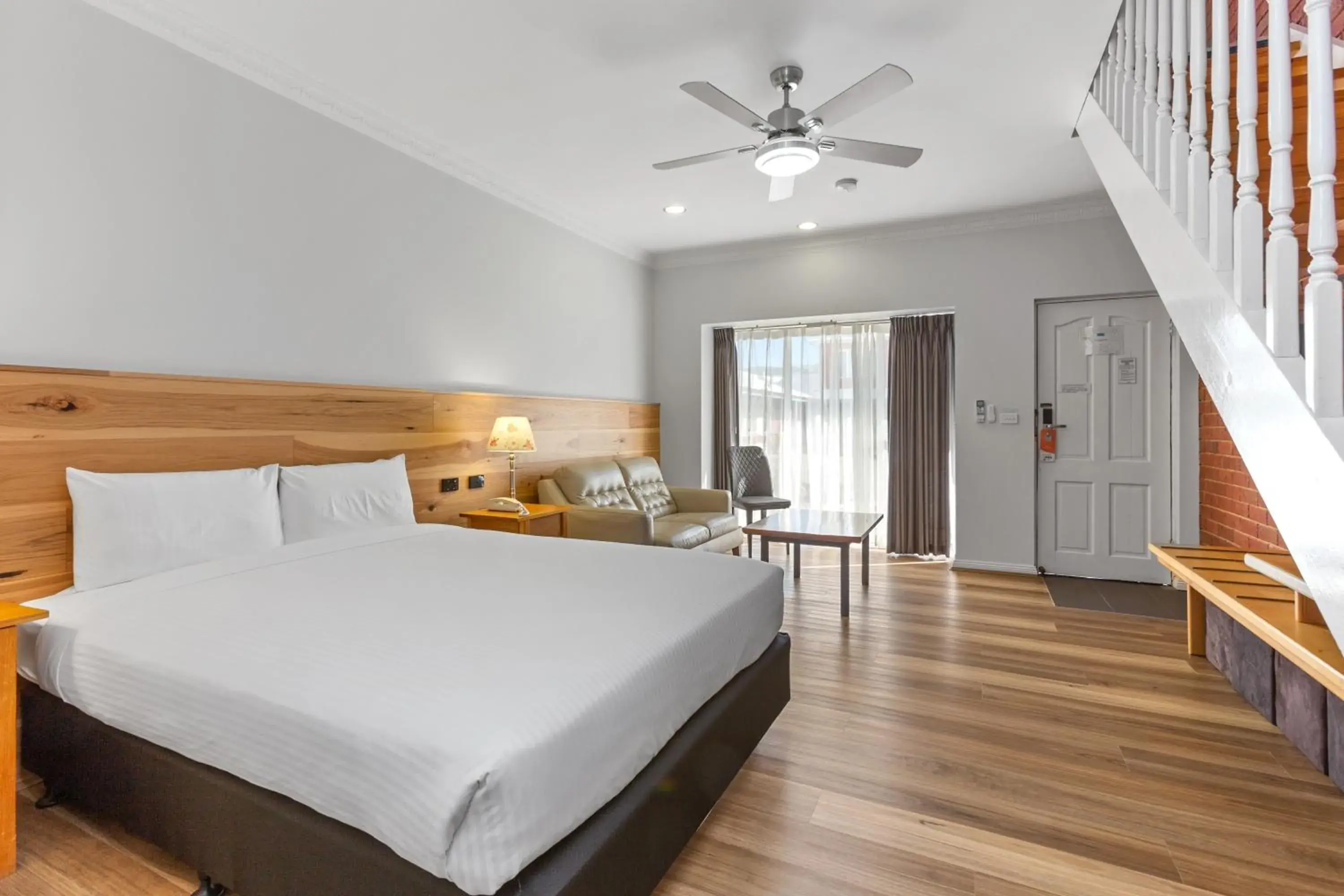 Family Suite B (6 Guests) in The International Motel Apollo Bay Family Suite B (6 Guests) in The International Motel Apollo Bay