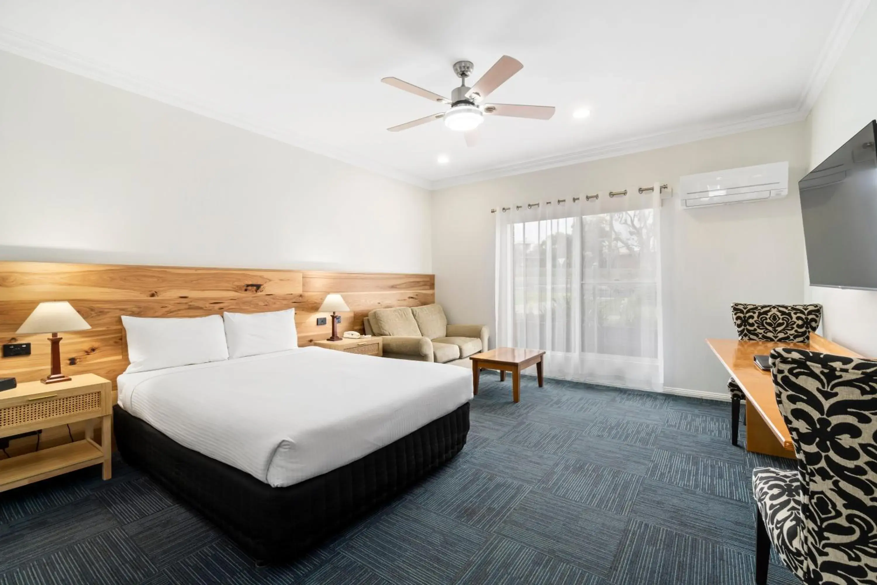 Standard Queen Room in The International Motel Apollo Bay Standard Queen Room in The International Motel Apollo Bay