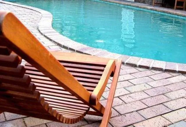 Swimming pool in Eltham Motor Inn