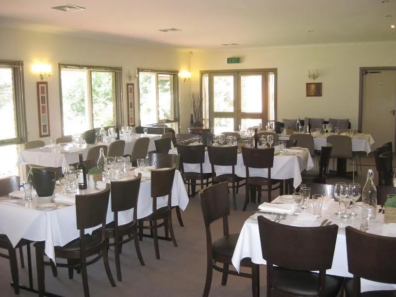 Restaurant/places to eat in Eltham Motor Inn