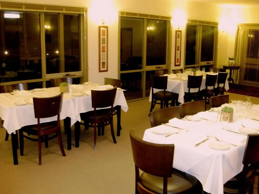 Restaurant/places to eat in Eltham Motor Inn
