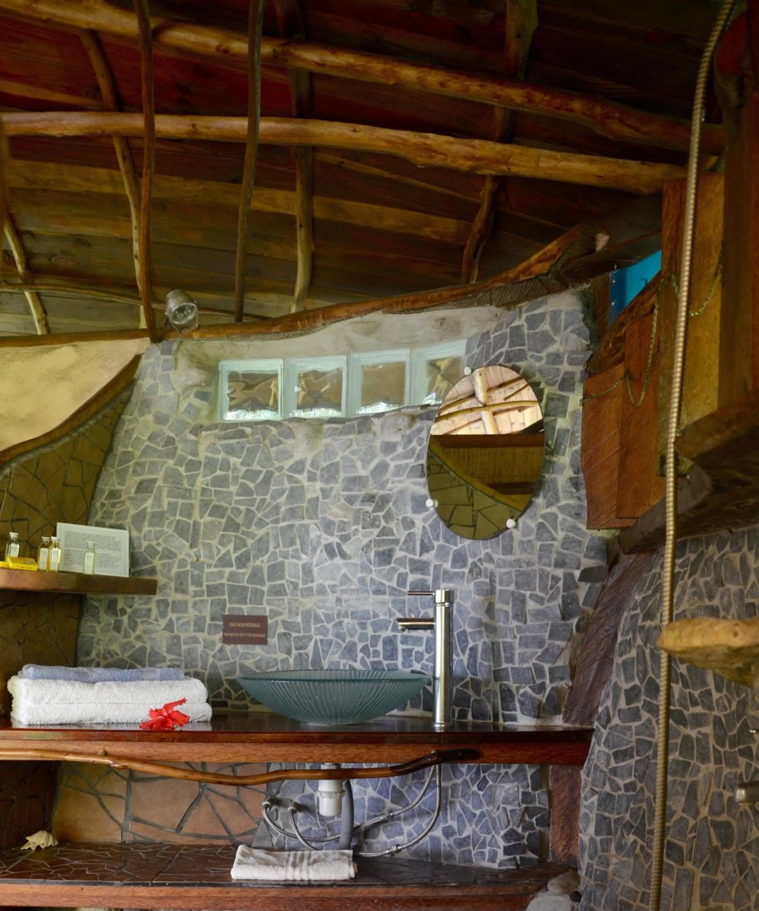 Shower in Vanira Lodge