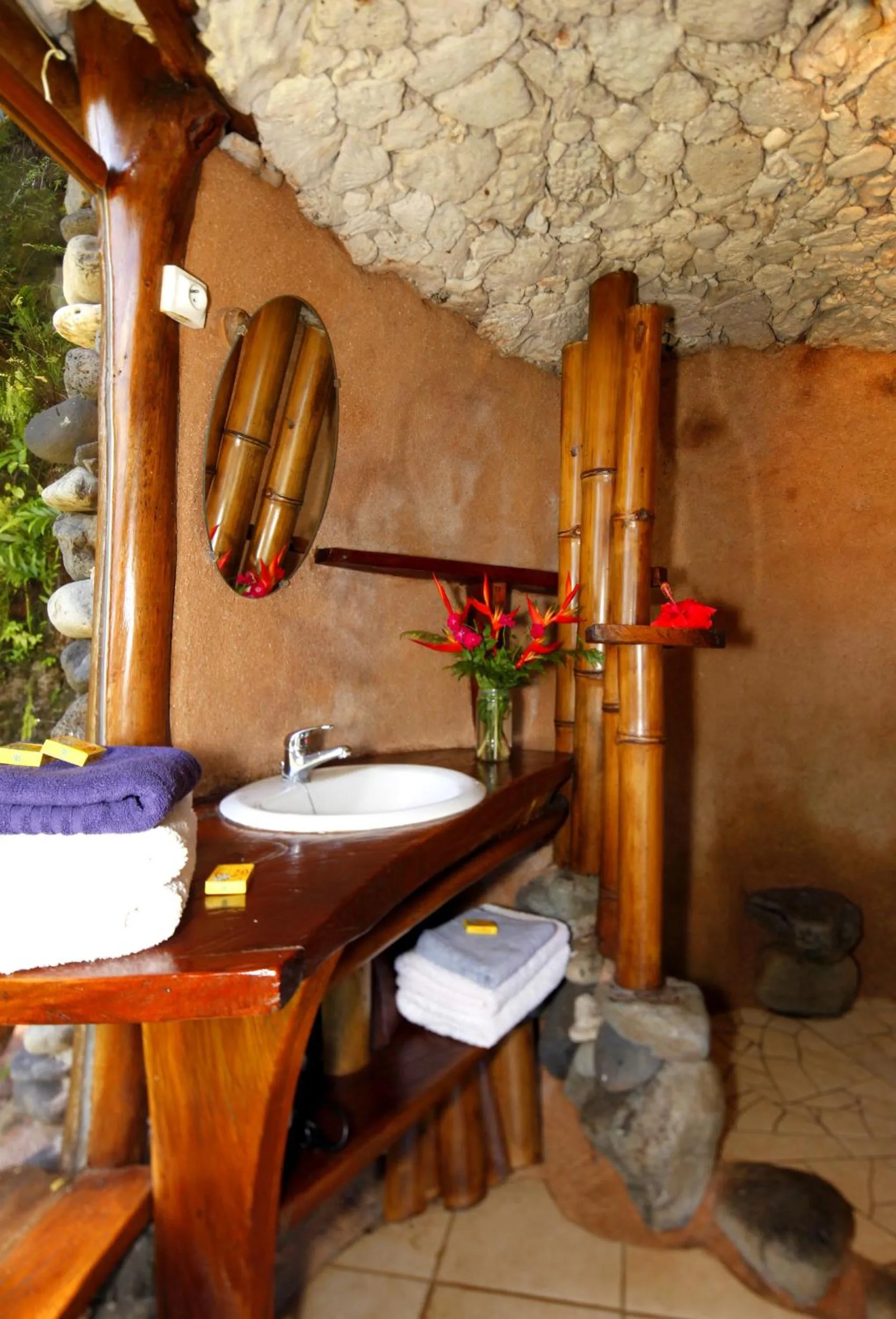Shower in Vanira Lodge