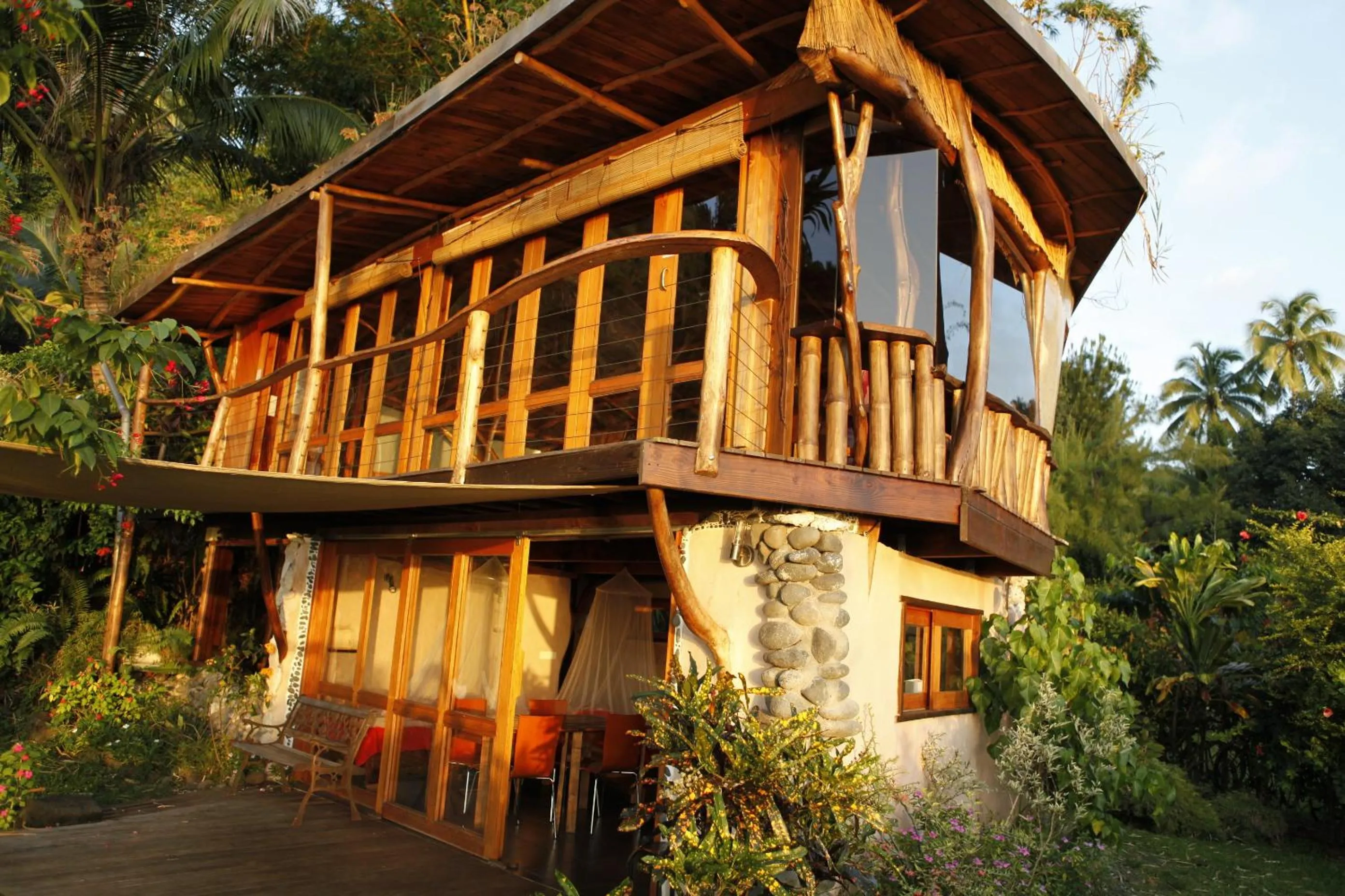 Facade/entrance in Vanira Lodge