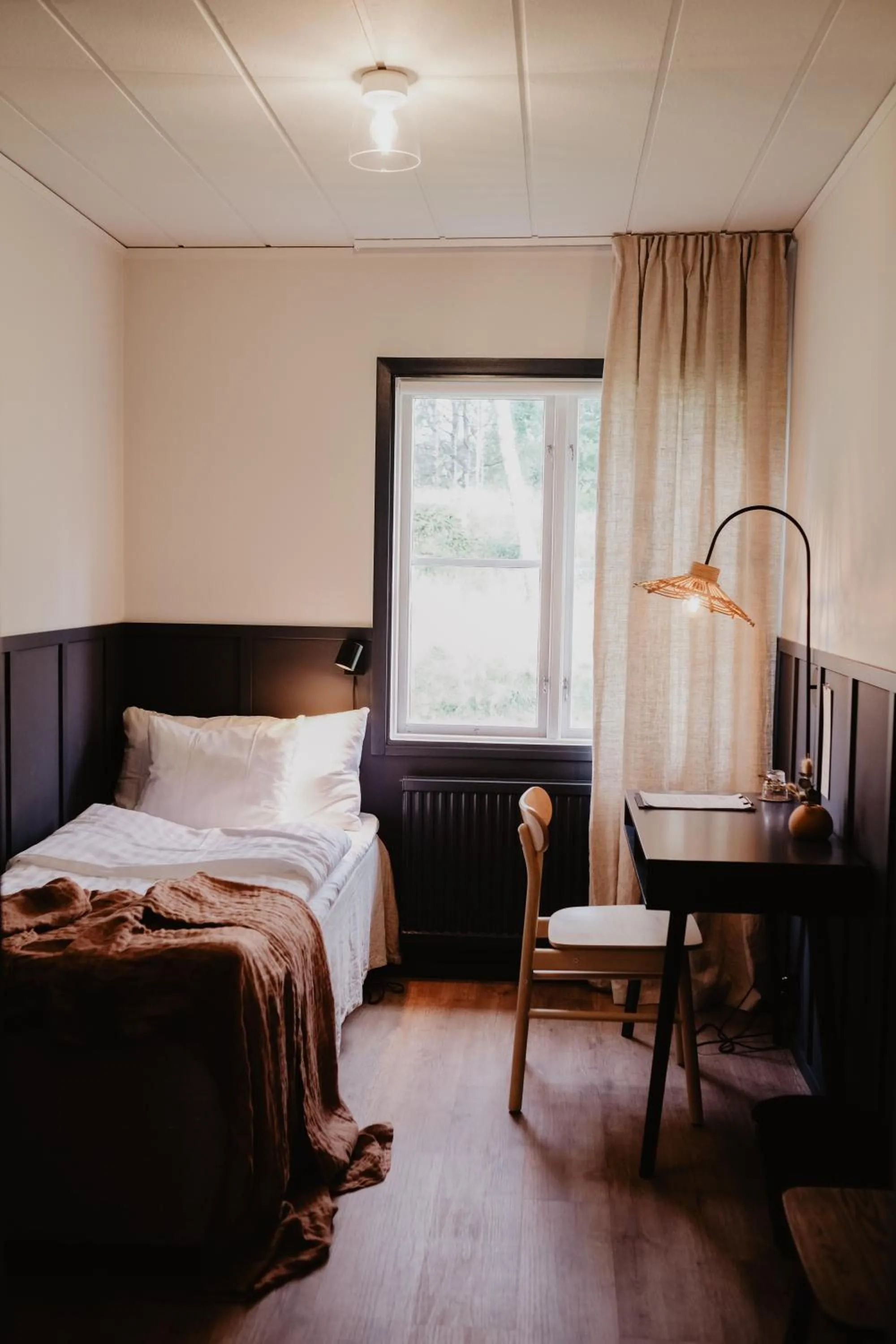 Photo of the whole room in Stiftsgården Tallnäs