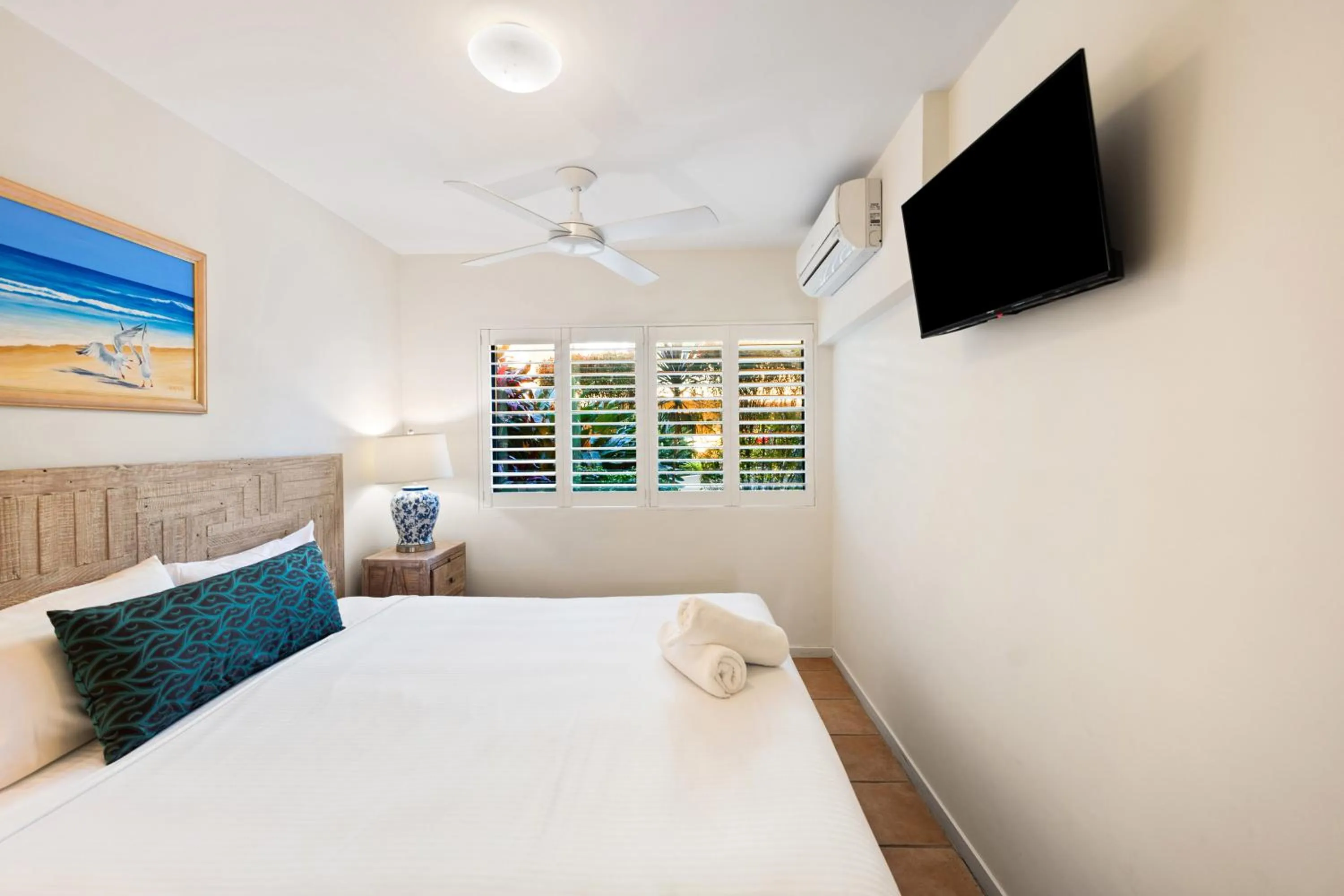 Bed in The Cove Yamba