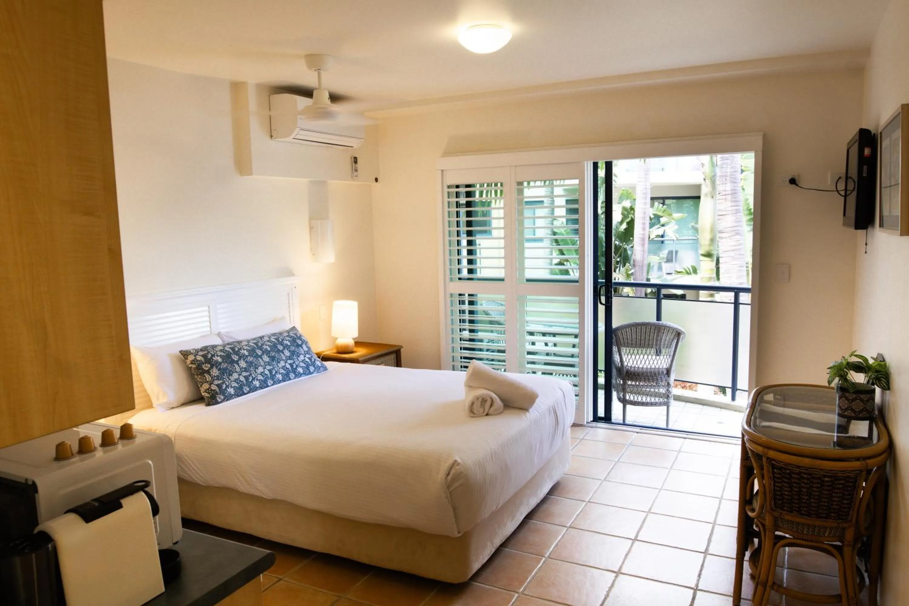 Bed in The Cove Yamba