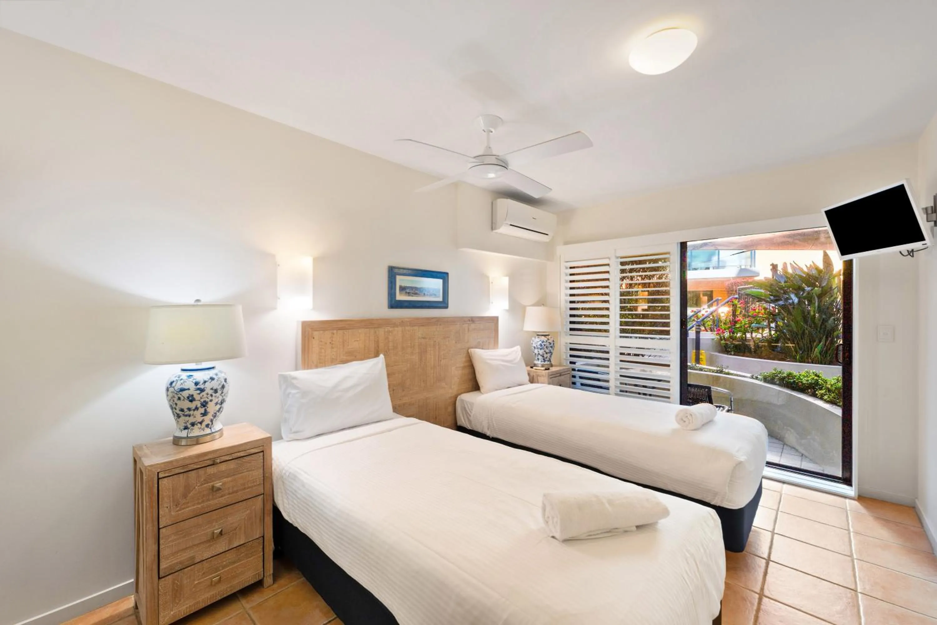 Bed in The Cove Yamba