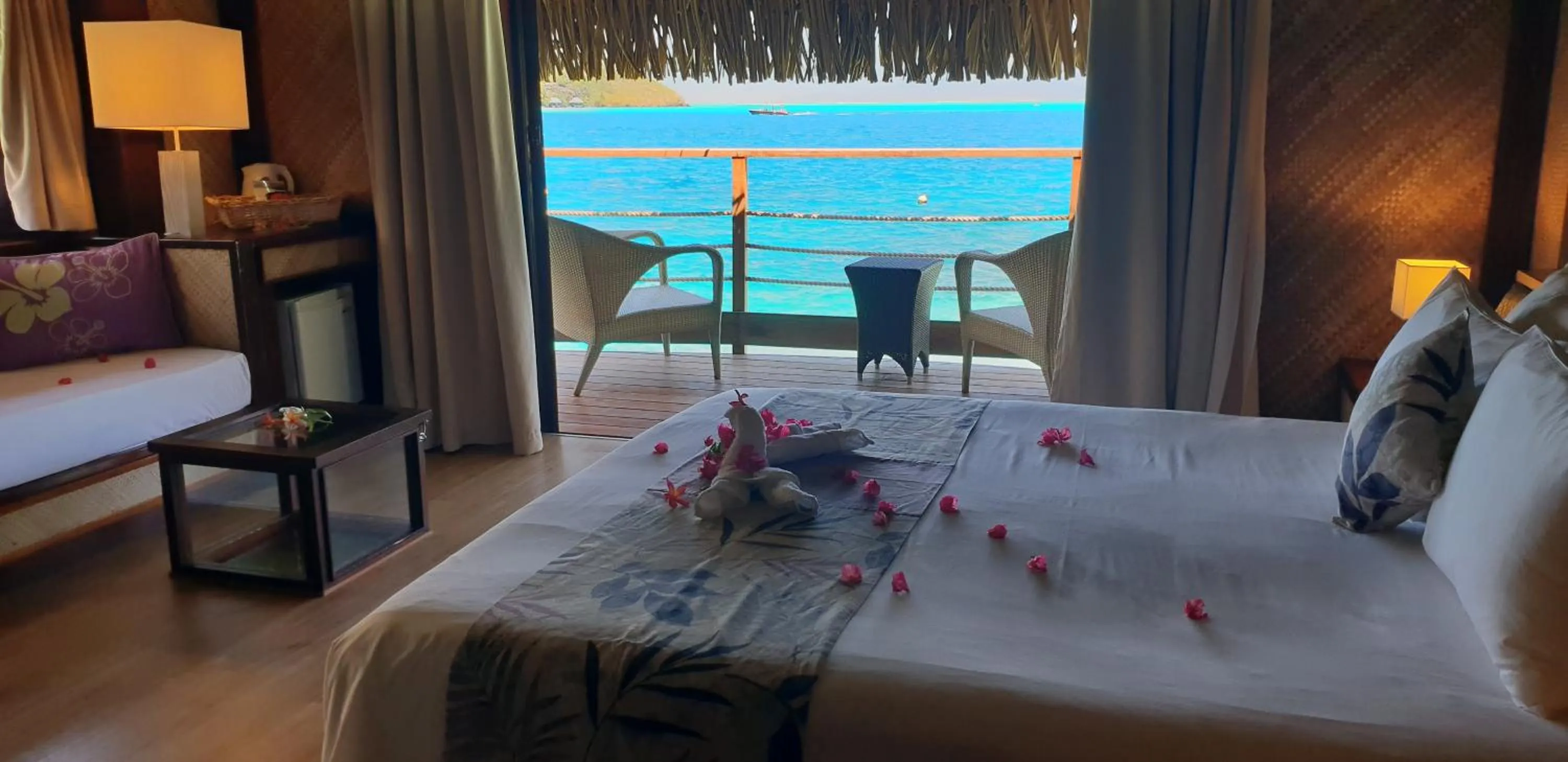Sea view, Bed in Maitai Bora Bora