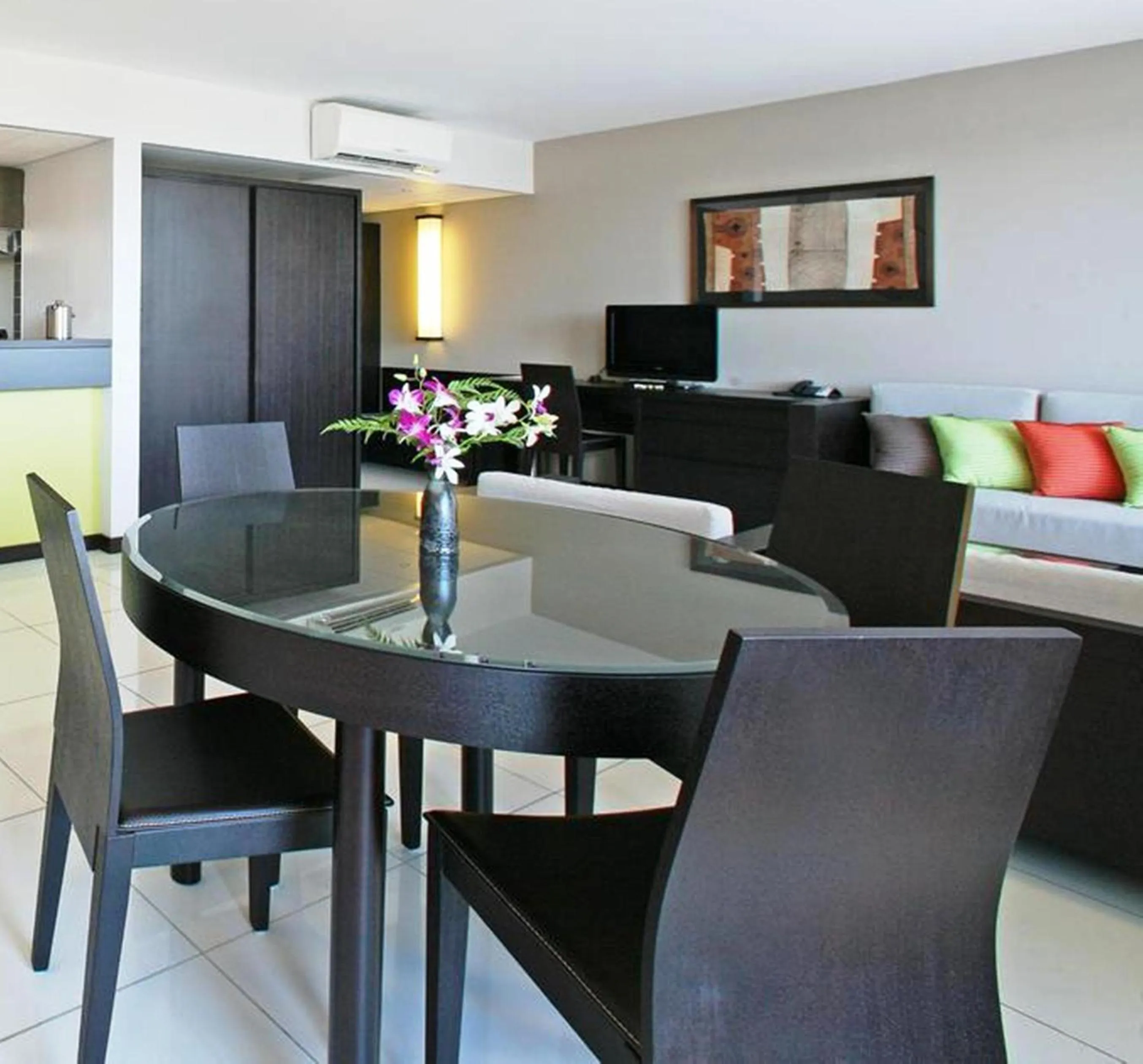 Photo of the whole room in Hotel Tahiti Nui