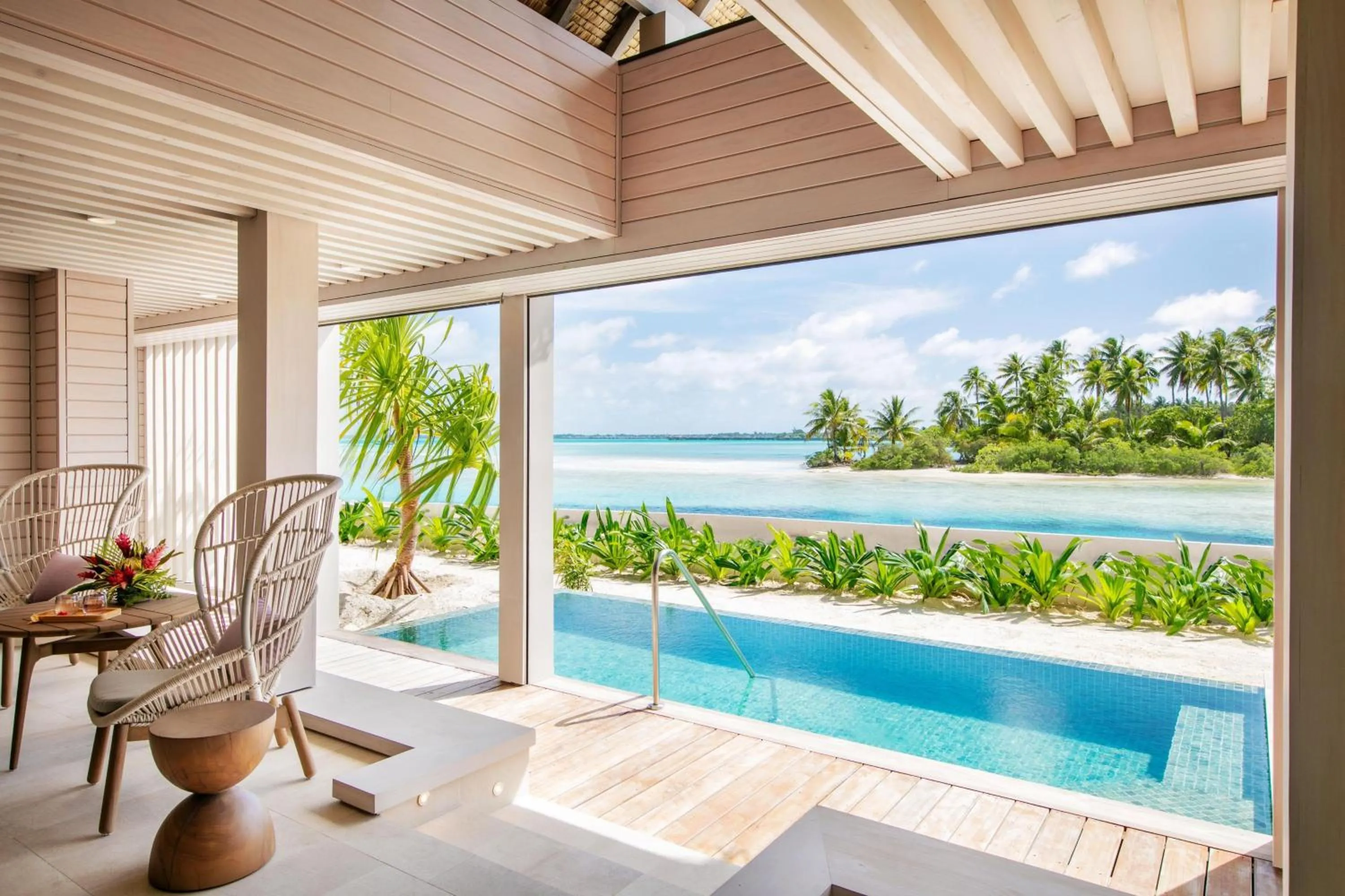 Swimming pool in Westin Bora Bora Resort & Spa