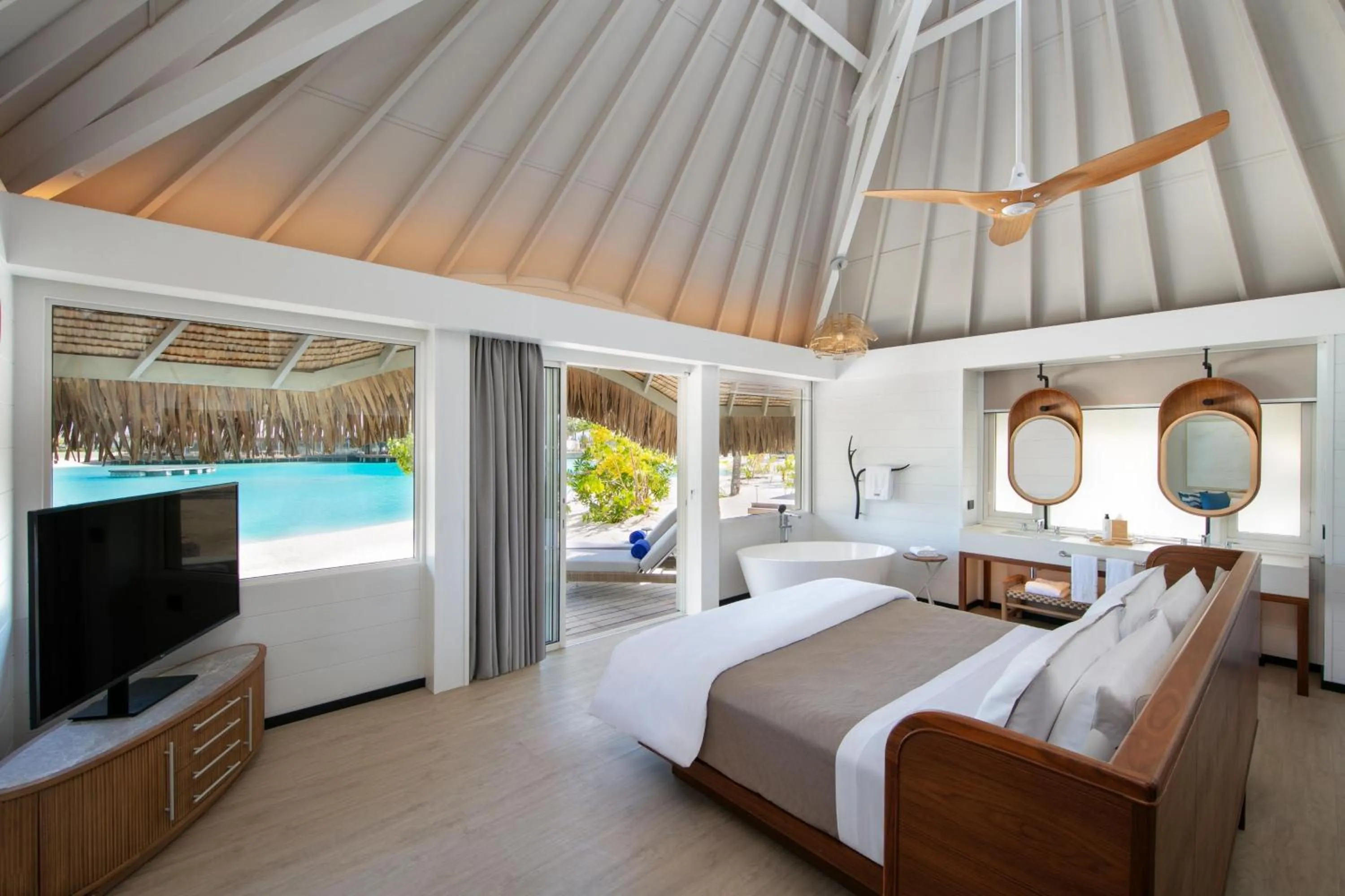 Beach, Bed in Westin Bora Bora Resort & Spa