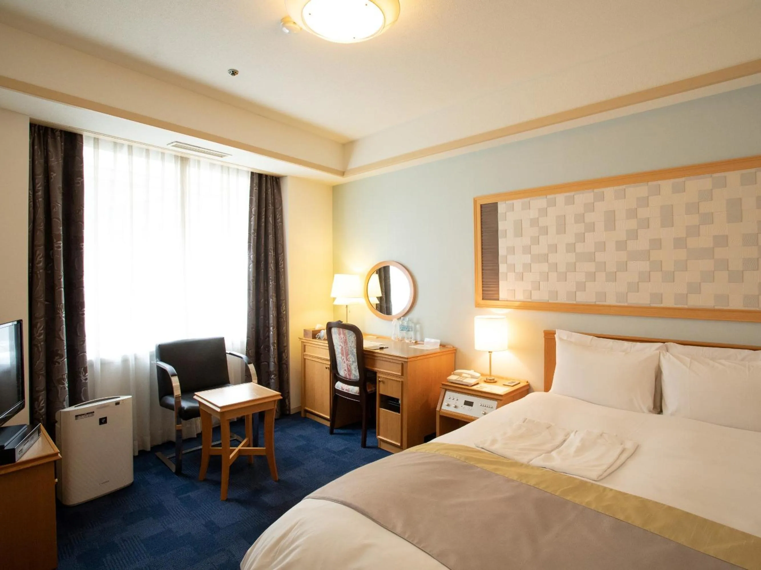 Photo of the whole room, Bed in Hotel Tokyo Garden Palace